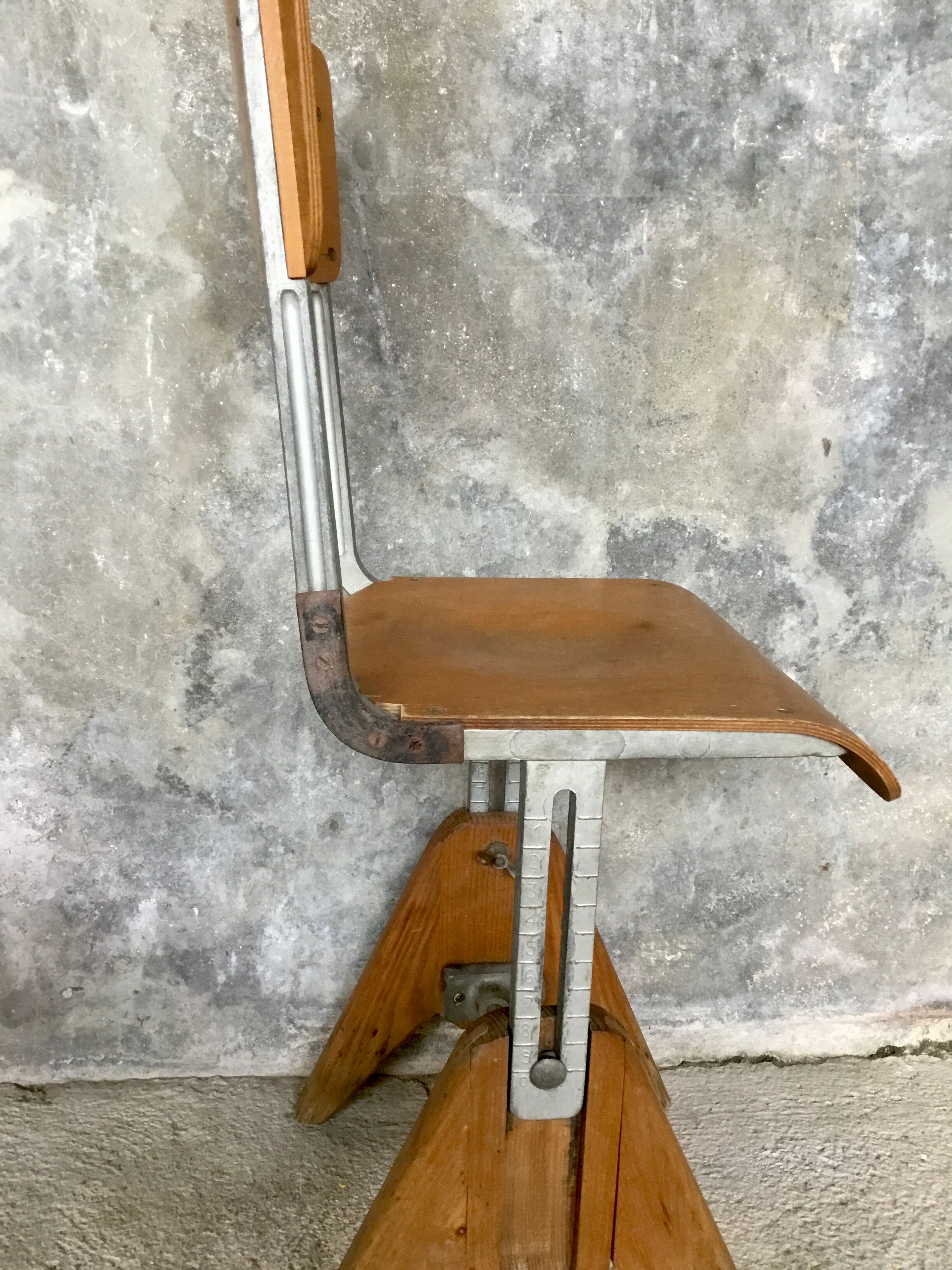 Adjustable Modernists desk and children's chair - Ets. Levant & Godefroy - design 1950