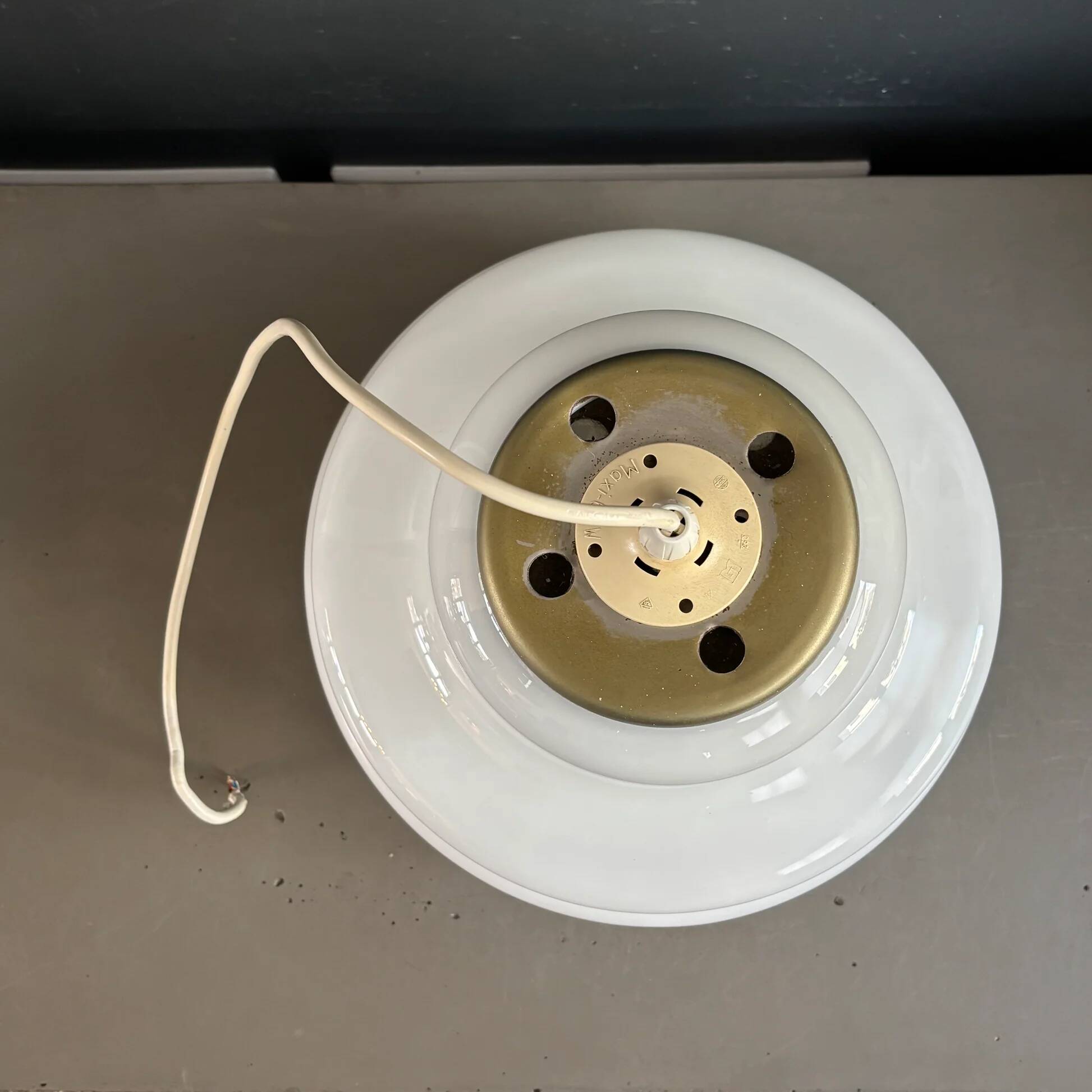 Suspension vintage en verre blanc