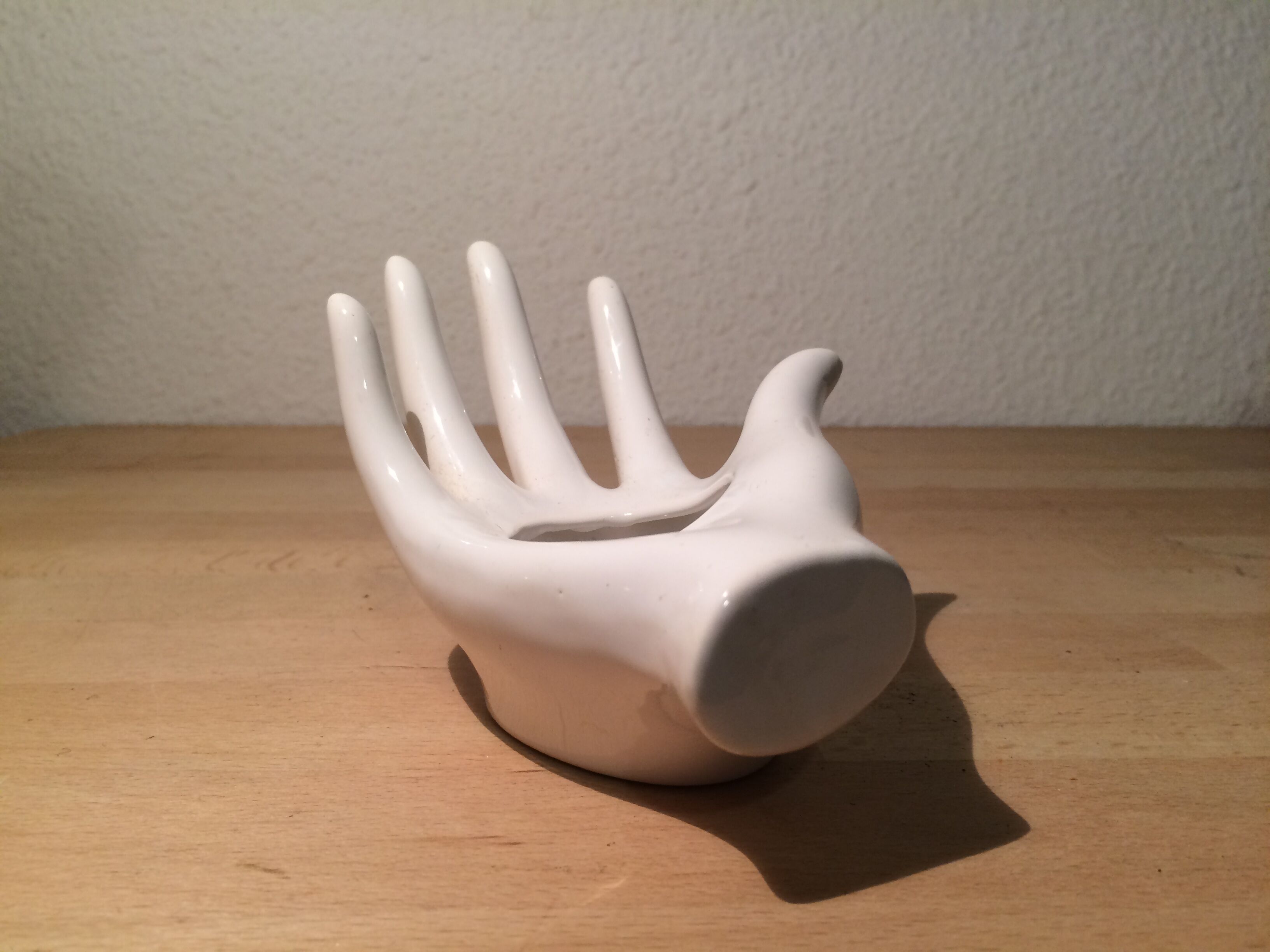 Main soliflore baguier en céramique blanche