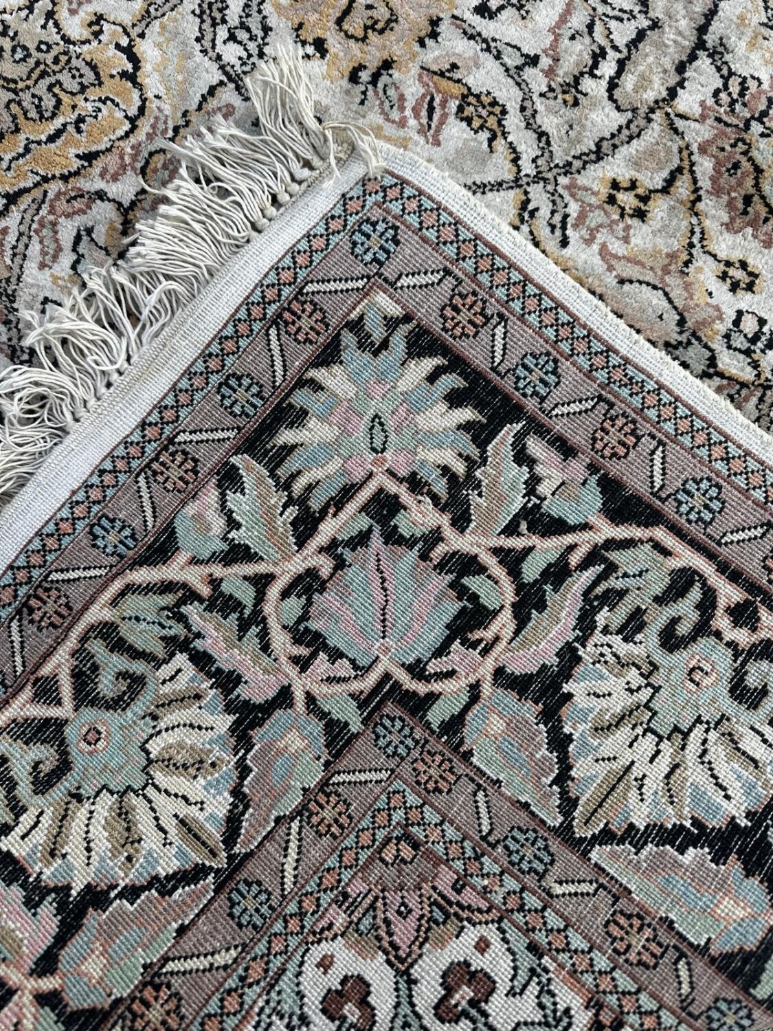 Persian rug in pure silk