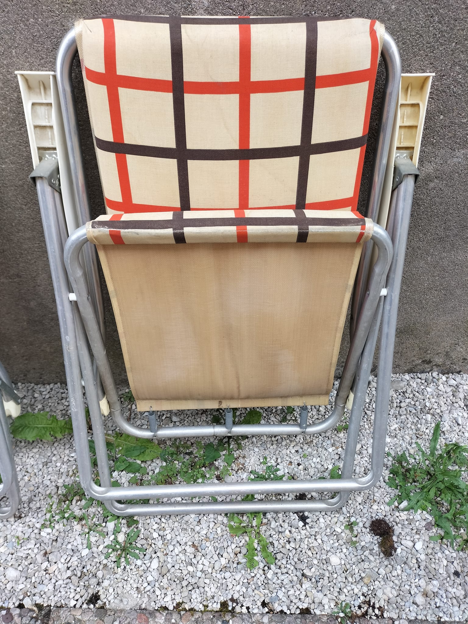 Set of two vintage folding chairs