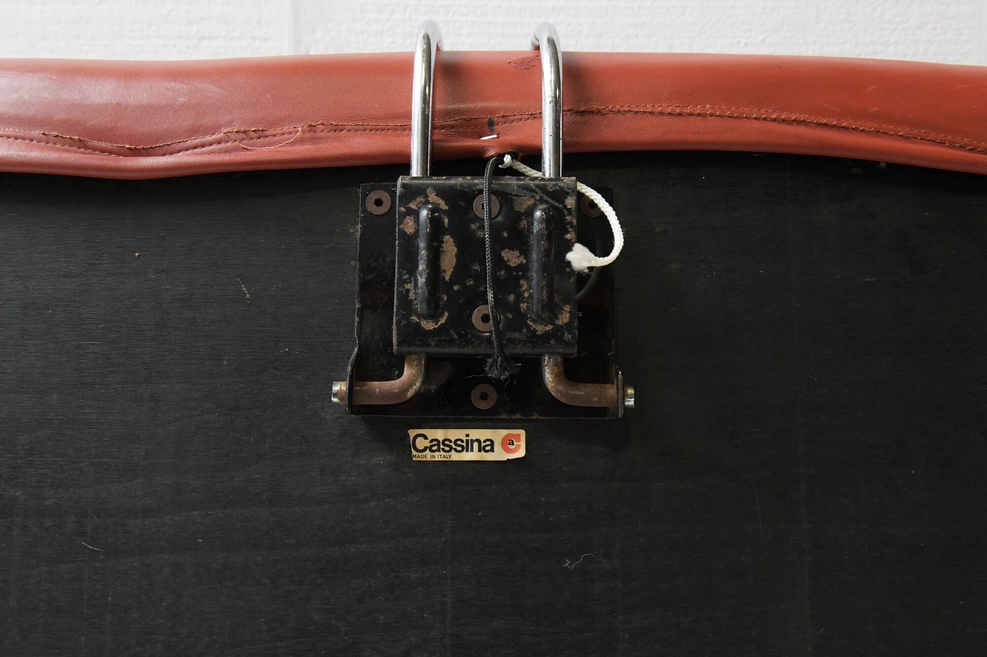 Vintage Soriana set in red leather by Afra e Tobia Scarpa for Cassina Italy