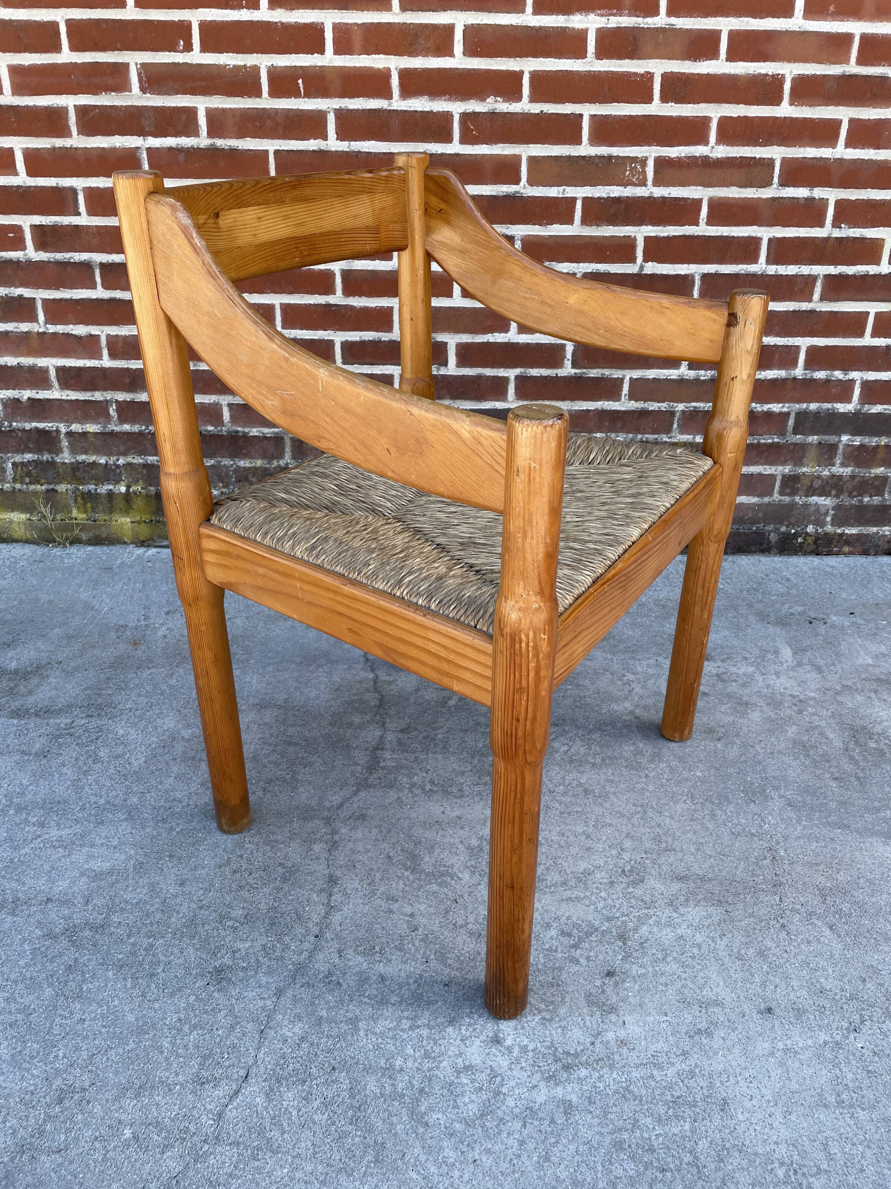 Carimate modèle 892 Vico Magistretti pour Cassina