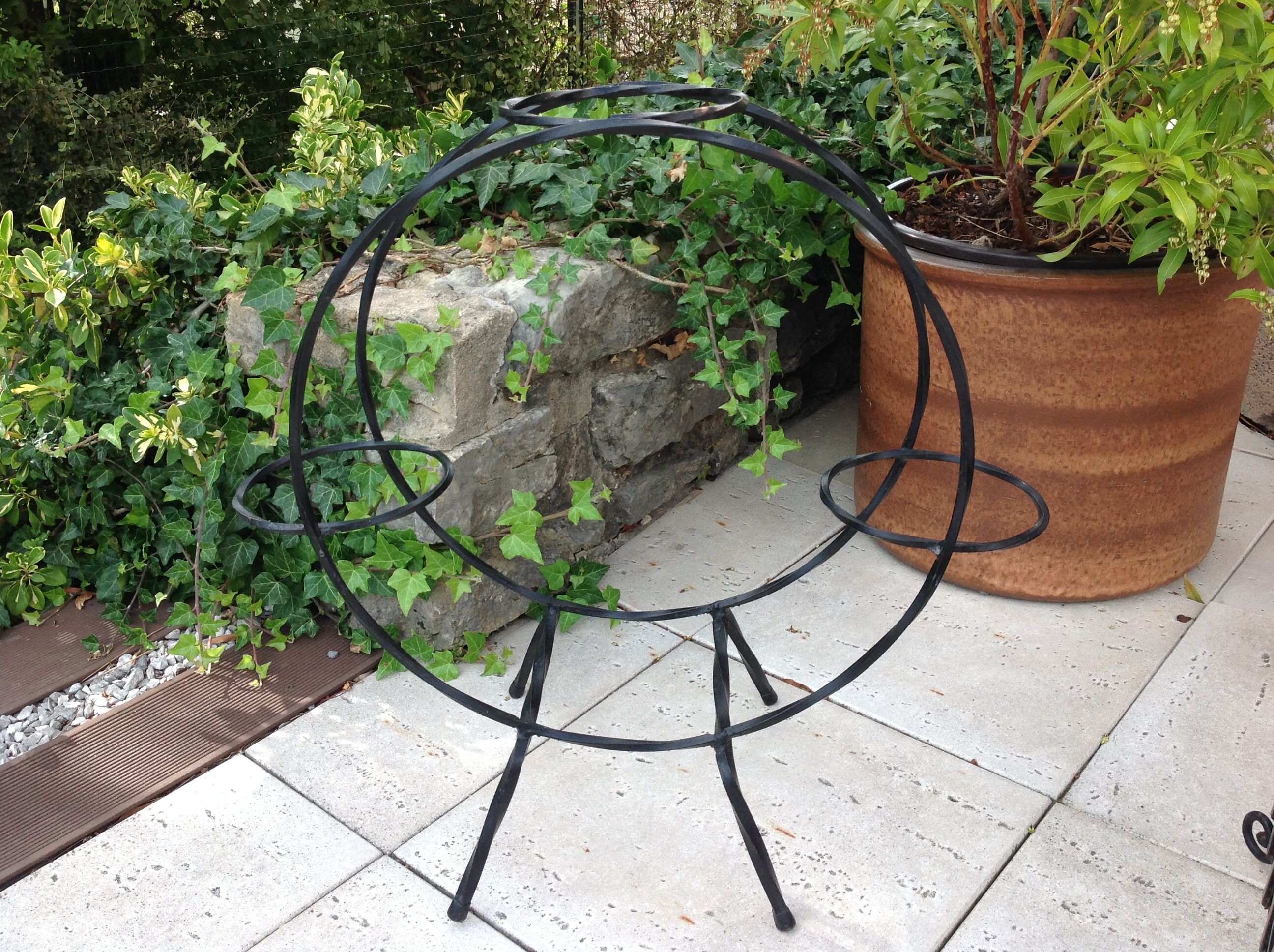 Black wrought iron plant holder 60