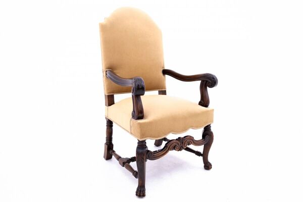 Une paire de fauteuils anciens, Europe occidentale, vers 1900. Après rénovation