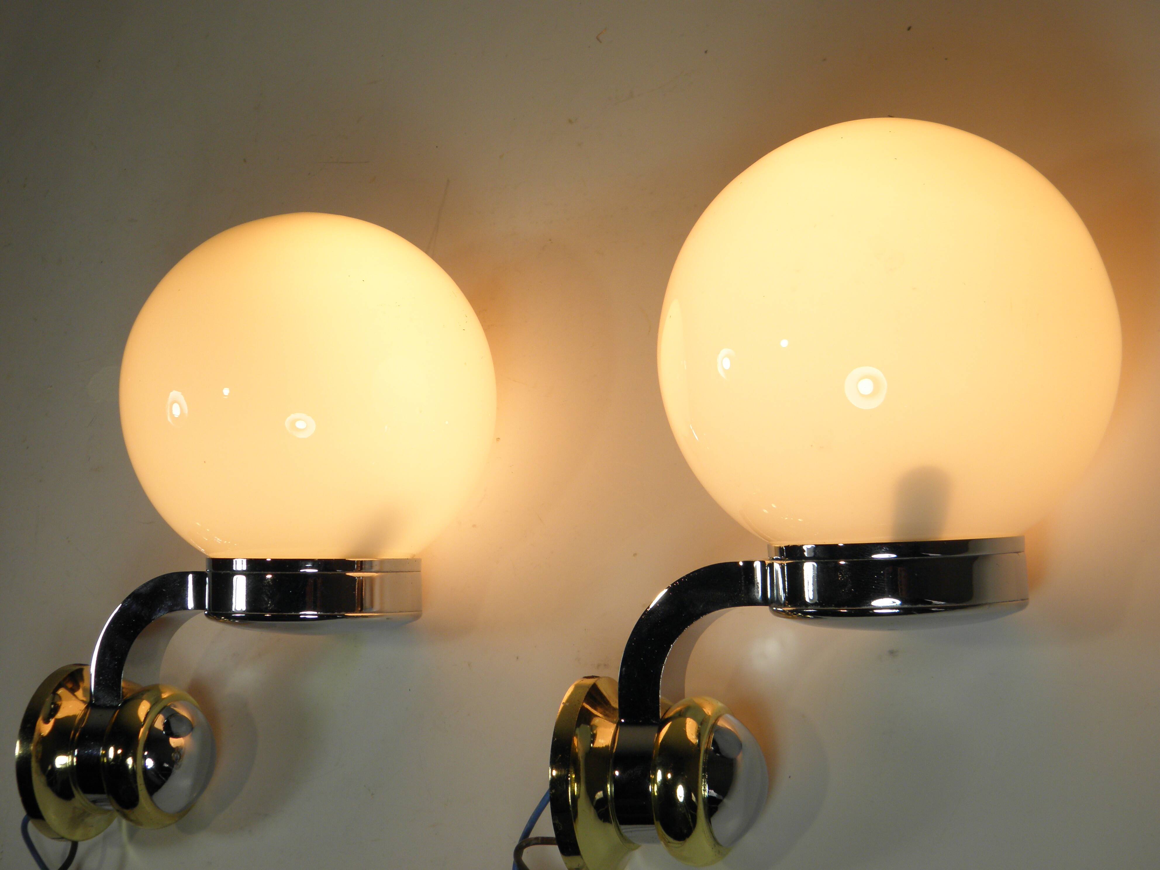 Pair of "GLOBE" APPLIQUES in OPALINE and CHROME and GOLD metal - 70s-80s