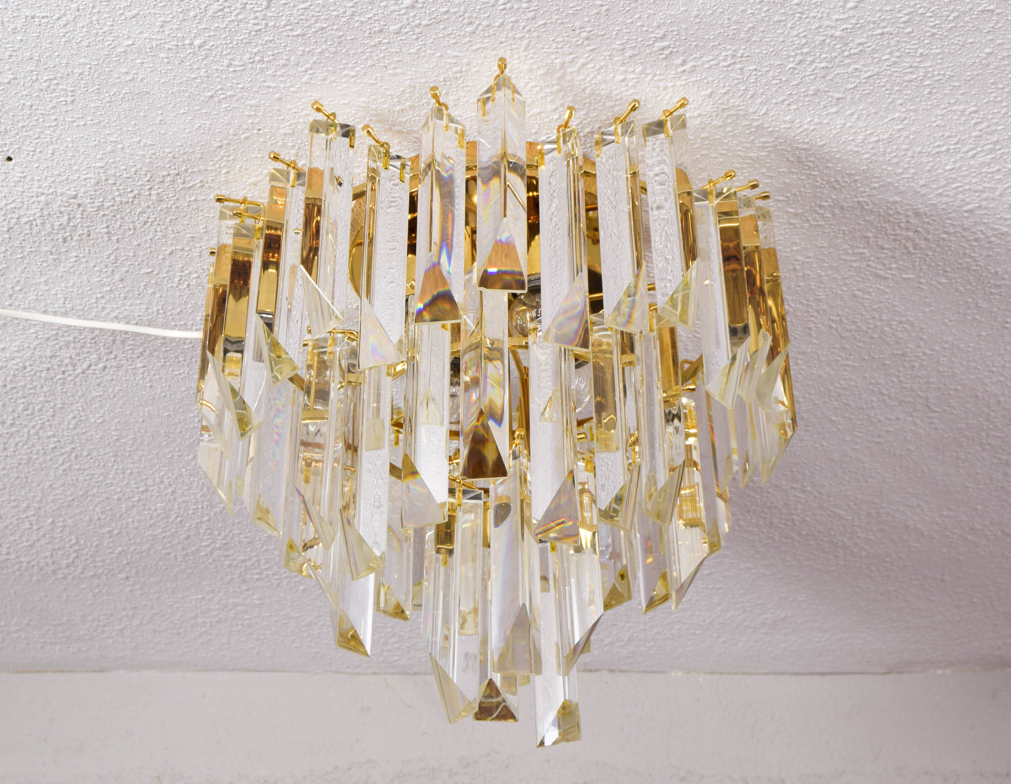 Mid-century modern Italian Venini chandelier in Murano glass Triedri