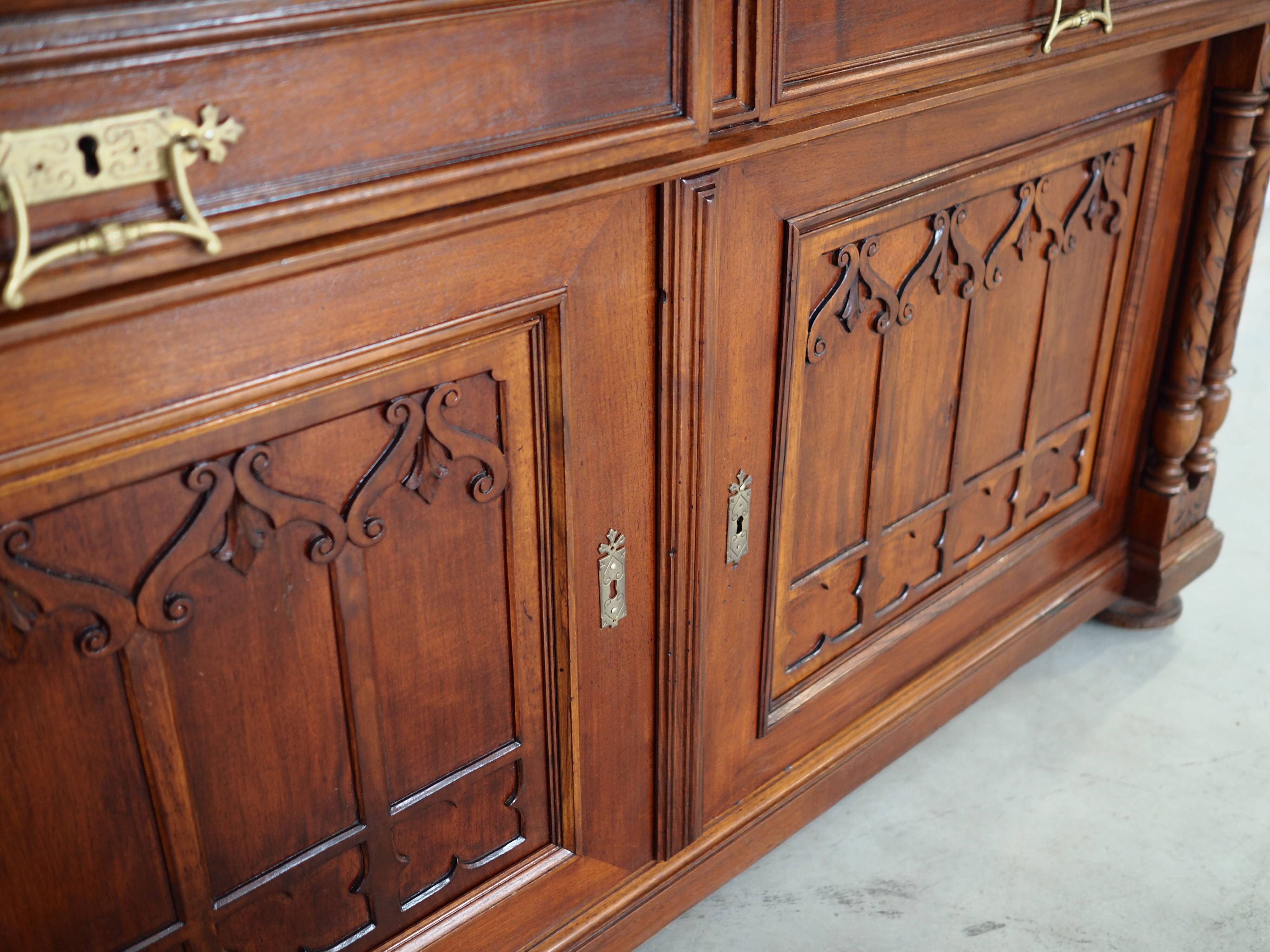 Armoire, vaisselier en chêne, Allemagne première moitié du XXème s.