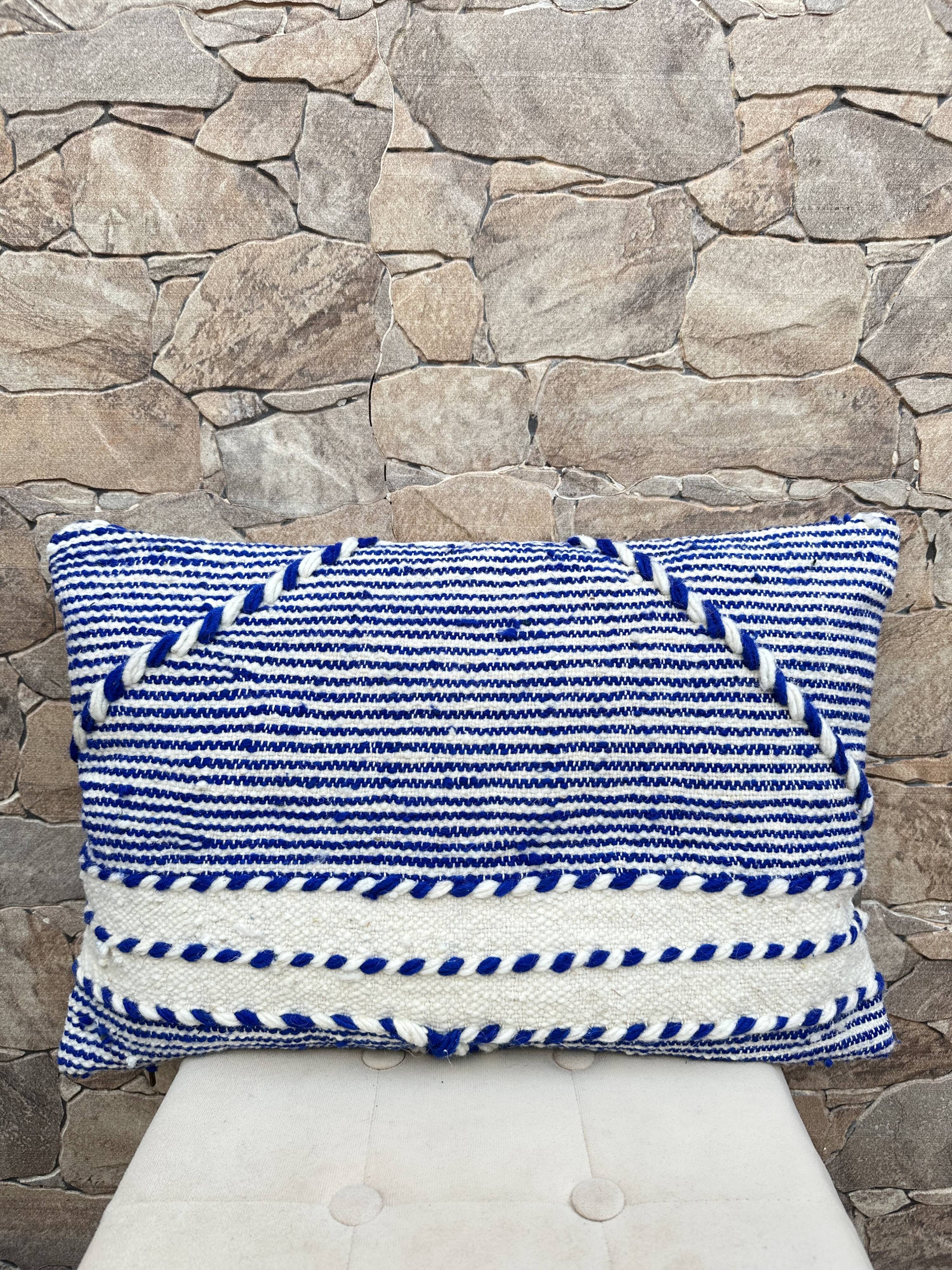 Handmade cushion cover in Berber wool: Moroccan Kilim cushion