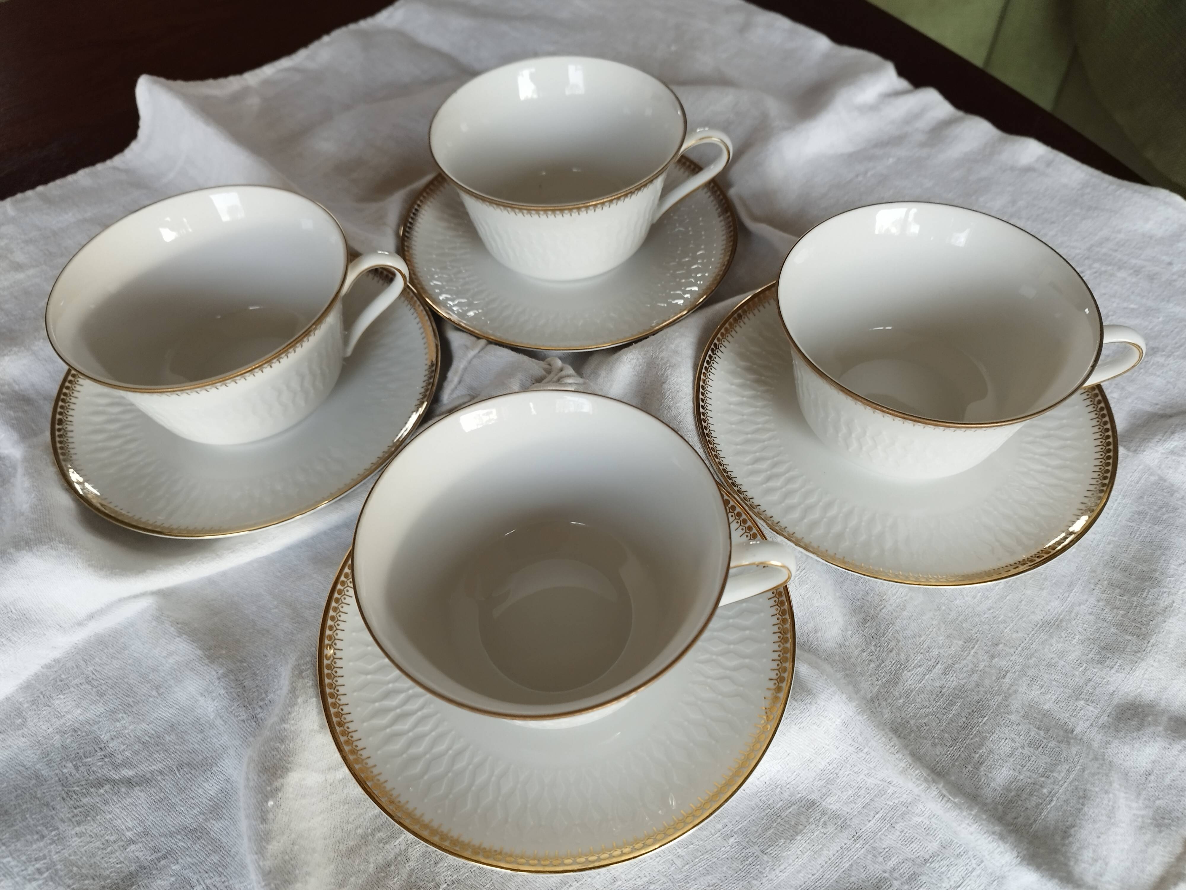 Set de 4 tasses à thé en porcelaine blanche