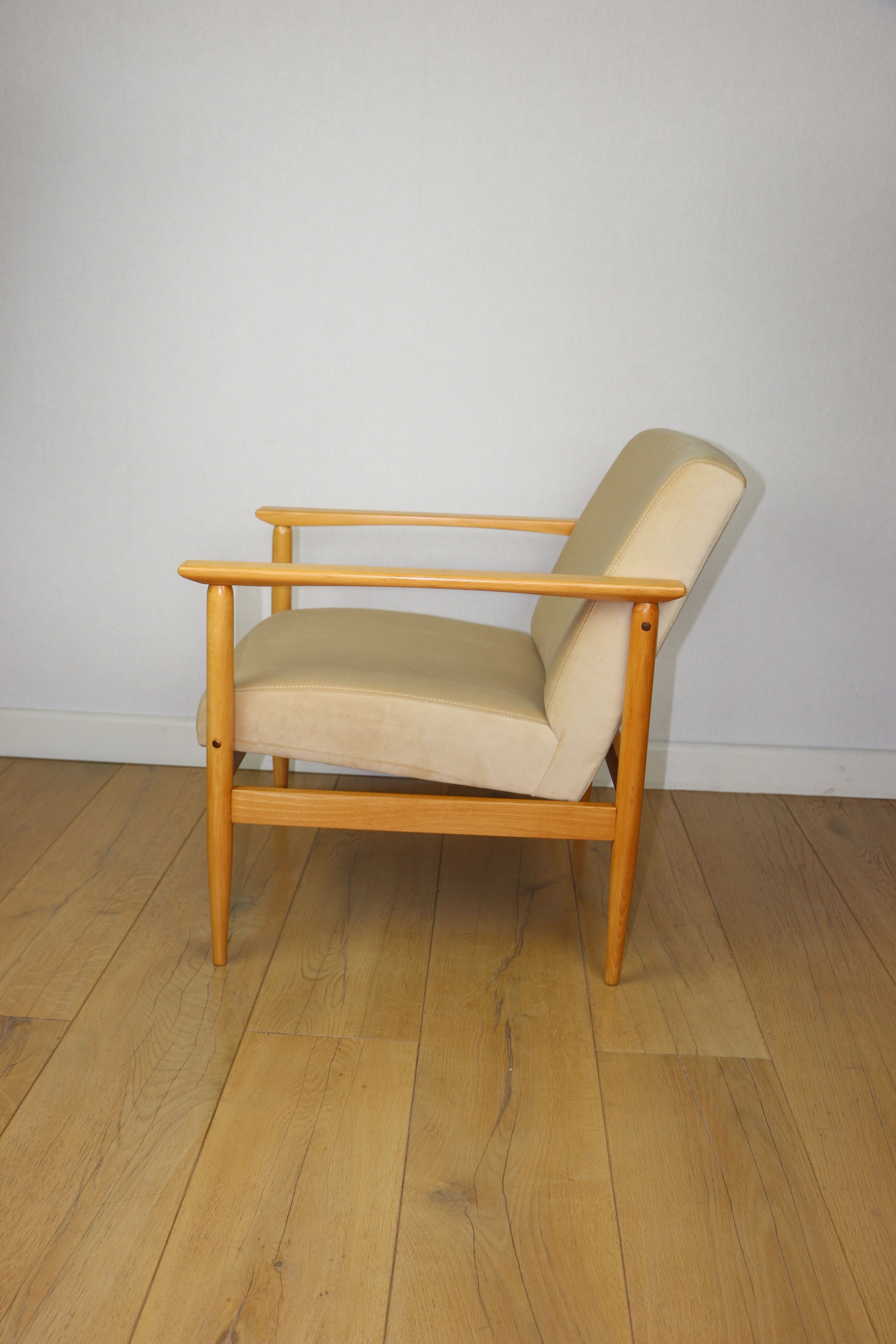 Vintage Loft armchair 70s light beige - velvet fabric - natural beech wood