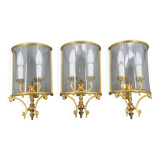 Lot de trois aplliques demi-lune en bronze doré & verre bombé