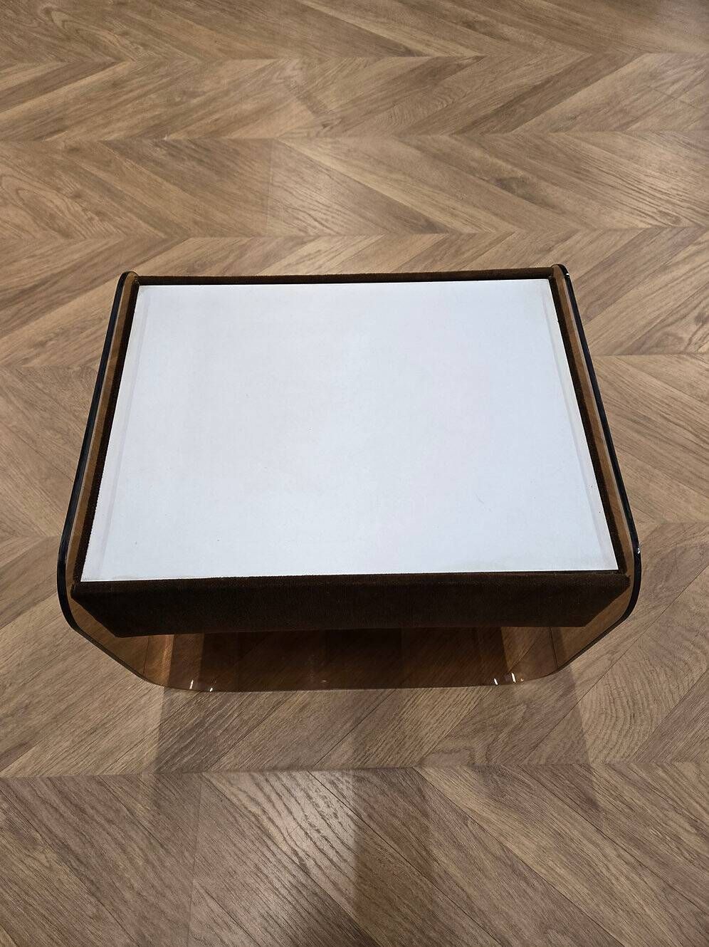 Commode / coiffeuse et chevet en plexiglass