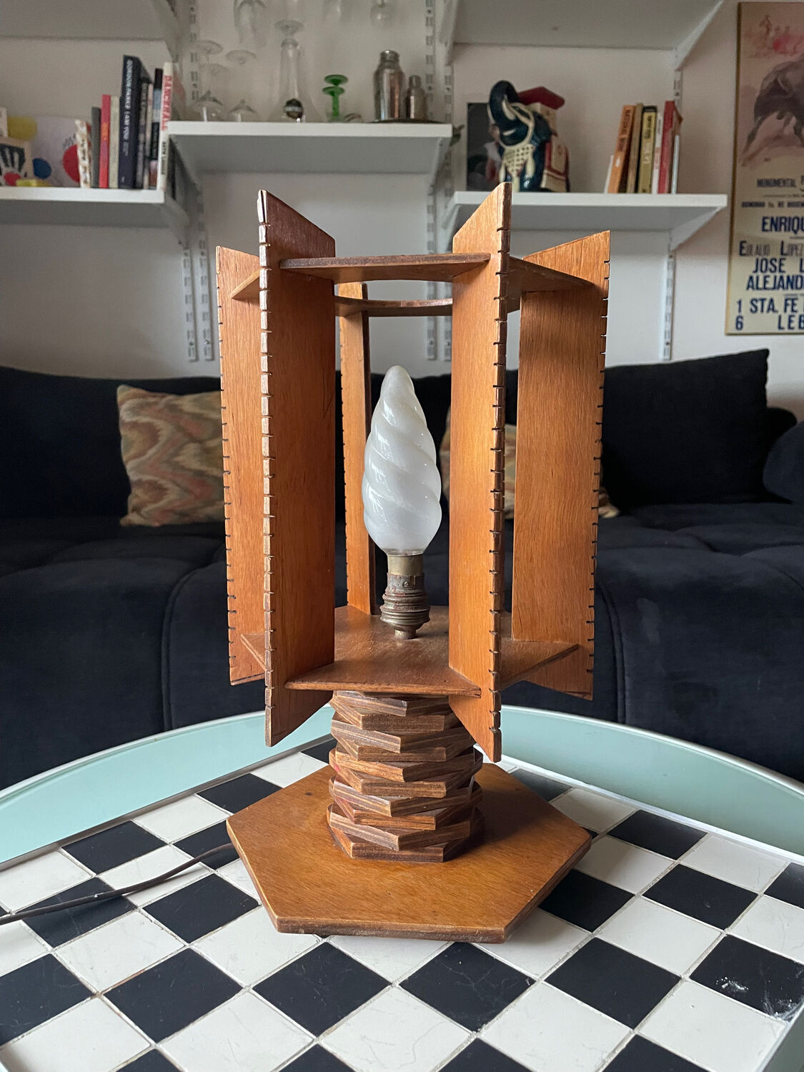 Lampe moderniste en bois - création d’ébénisterie artisanale 70’s