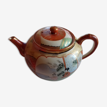 Teapot in Chinese porcelain