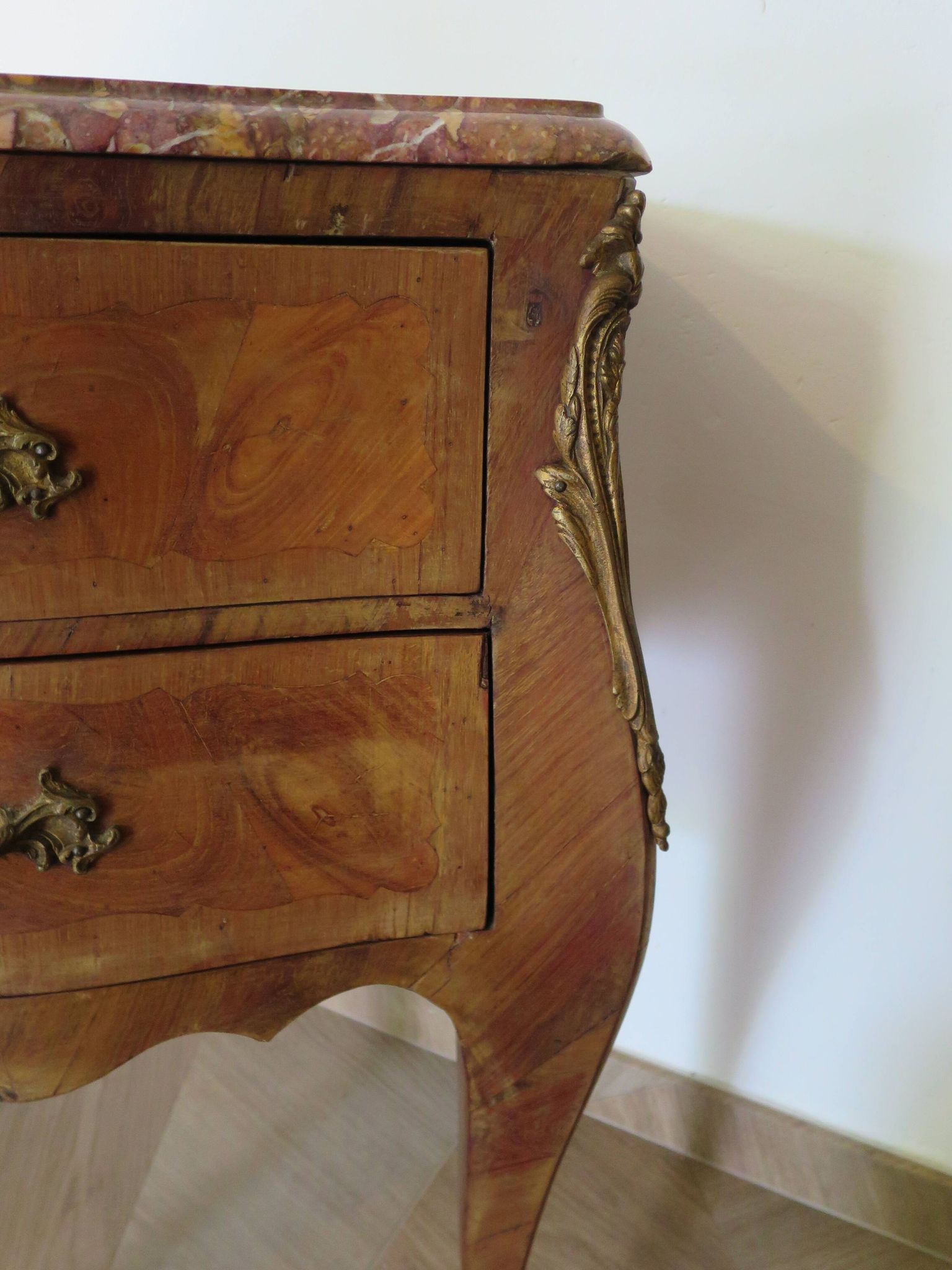 Paire de 2 chevets-louis xv-marqueterie-2 tiroirs-marbre rose