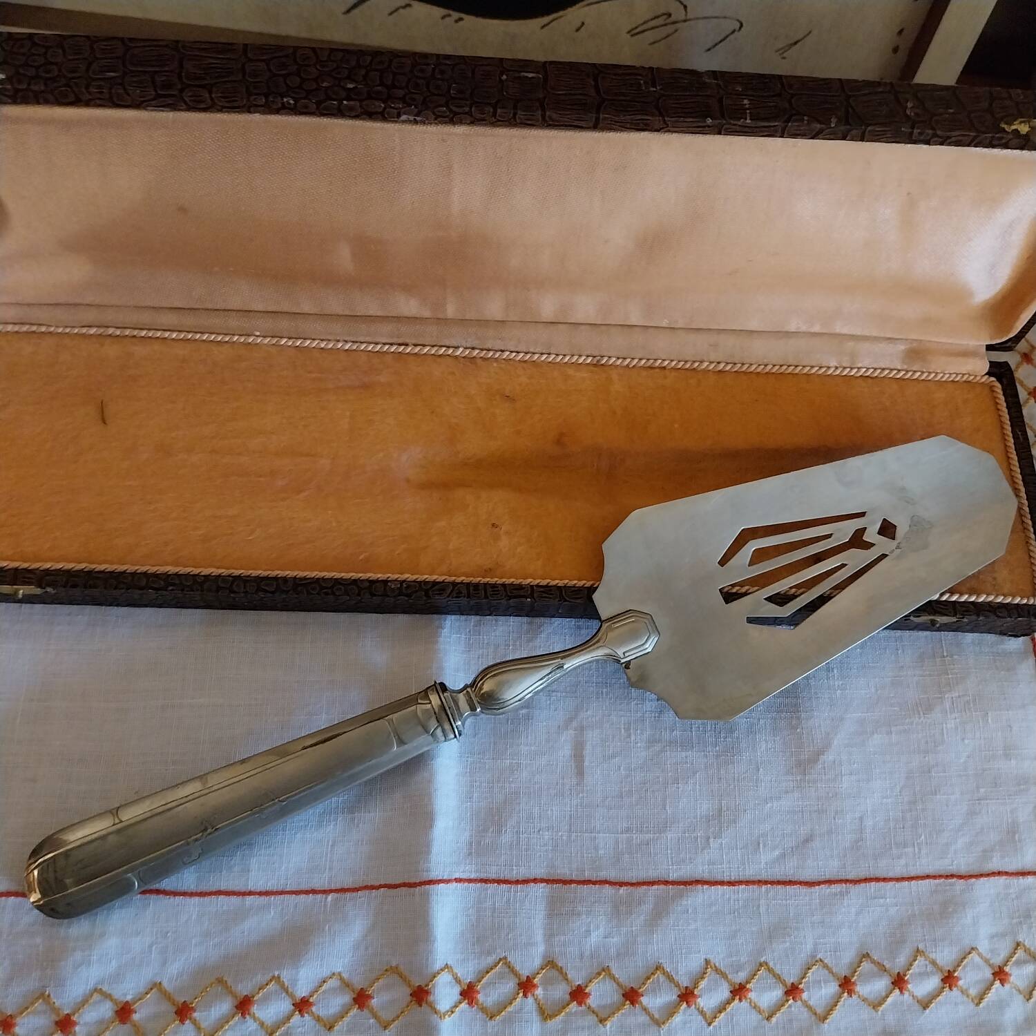 Pelle à tarte art déco En métal argenté