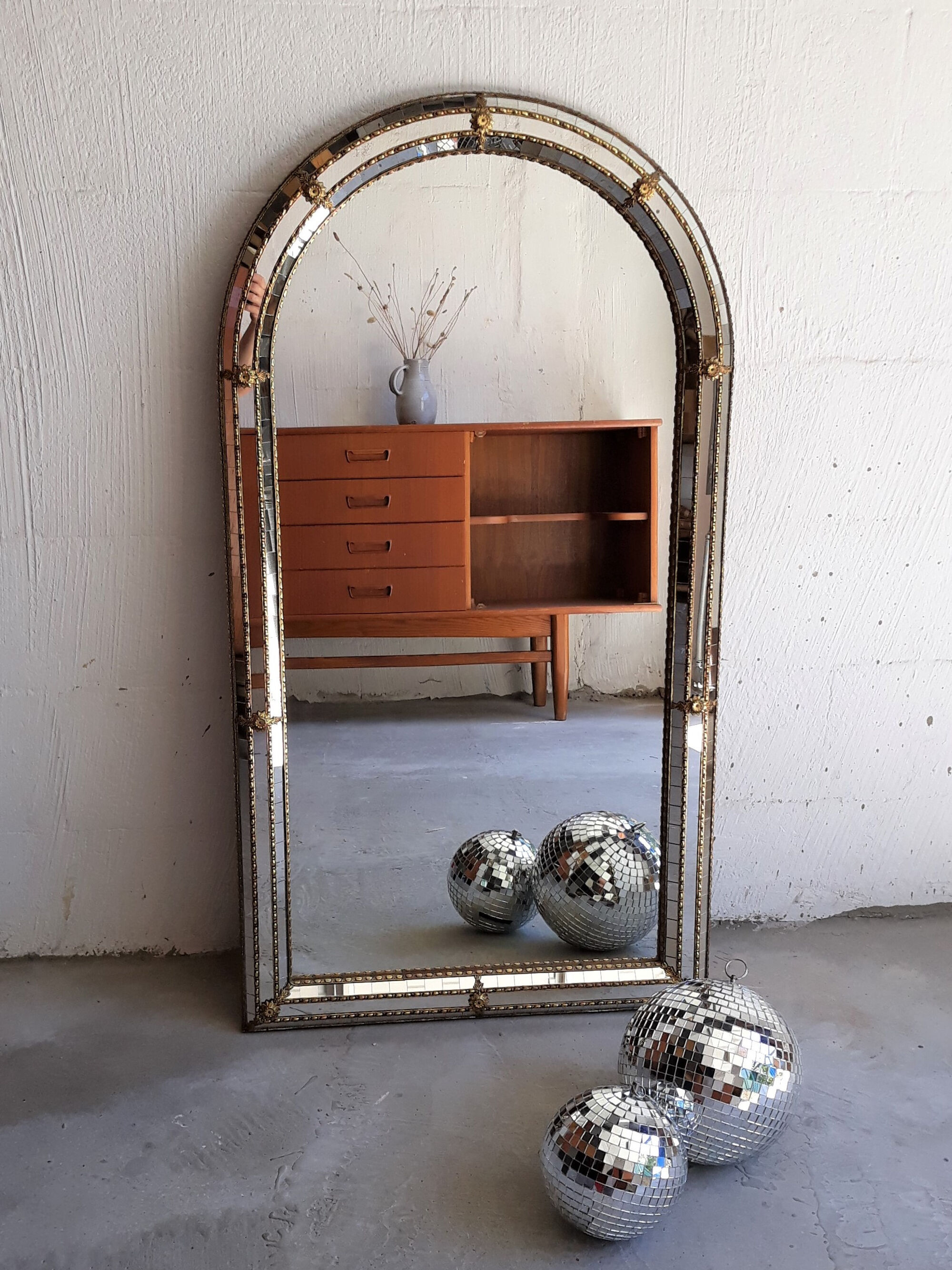 Large close-doors mirror 1960 60x110cm