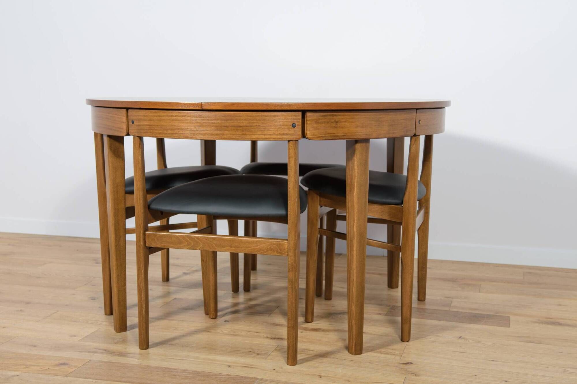 Mid-Century Round Extendable Dining Table and Chairs from McIntosh, 1960s, Set of 5