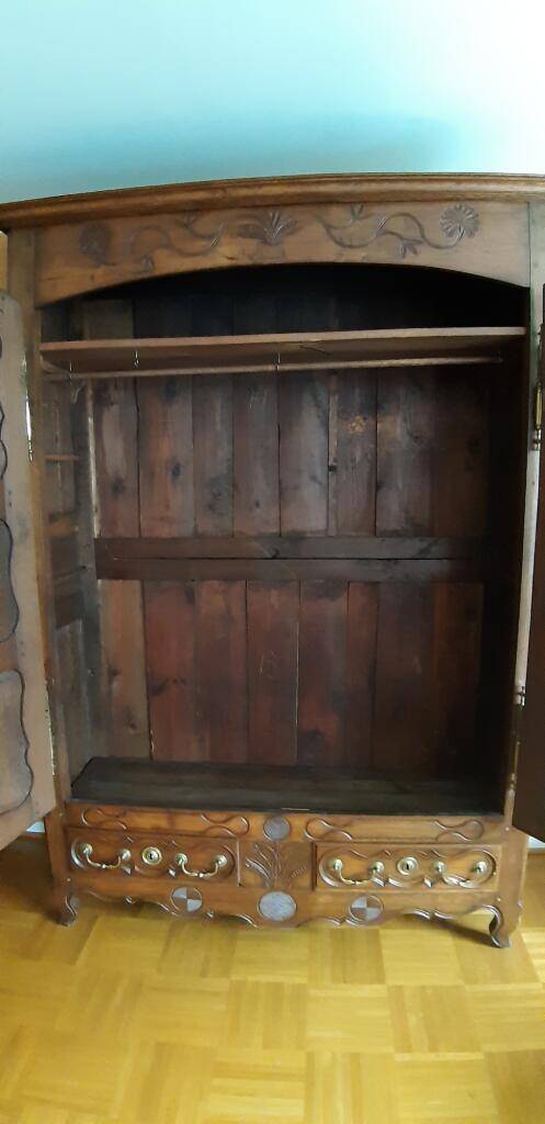 Lorraine wardrobe