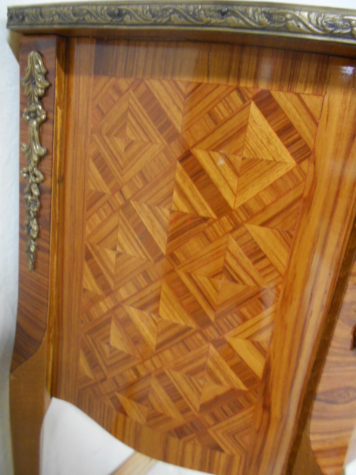 Half-moon dresser marqueted