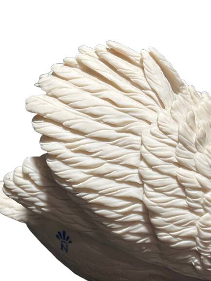 Set of two sculptures representing swans by Guiseppe Armani