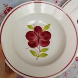 4 assiettes creuses anciennes, modèle "Géraldine" fleurs rouges et vertes