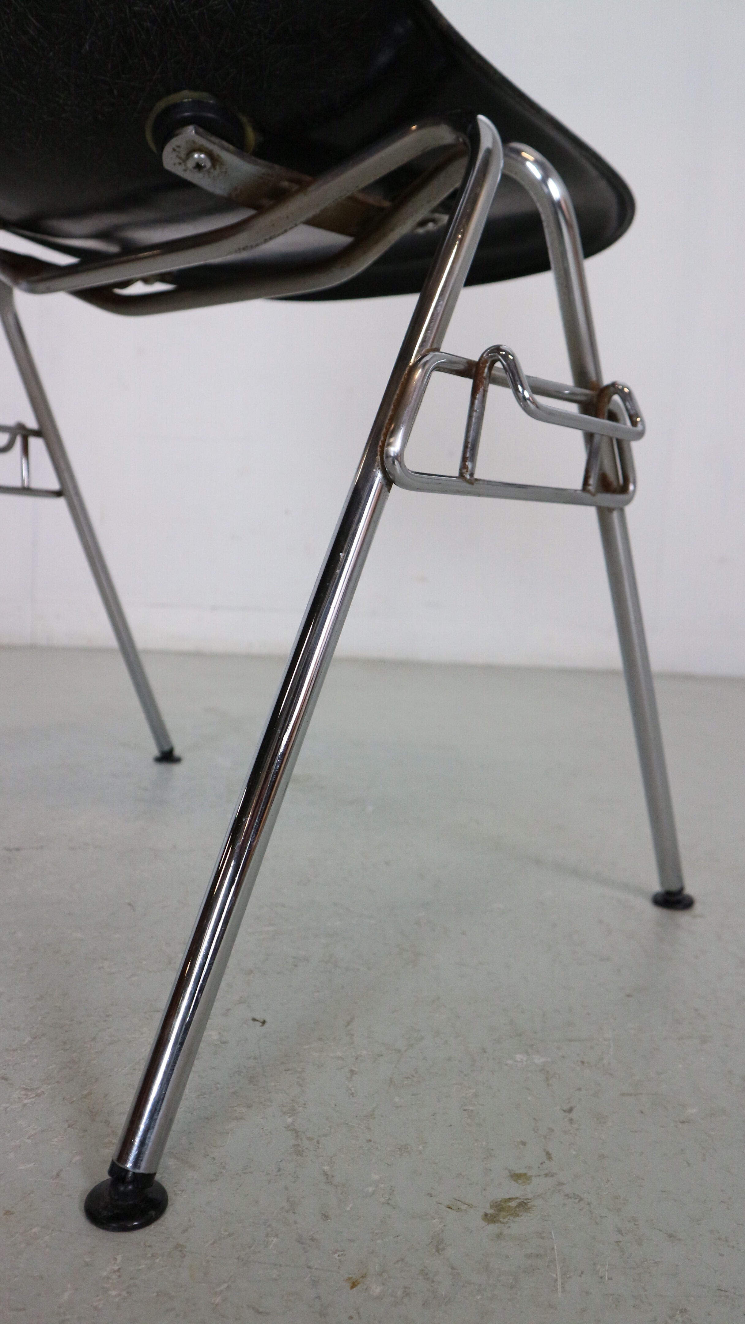 Charles & Ray Eames "DSS" Black Dinning Room Chairs For Herman Miller, 1974