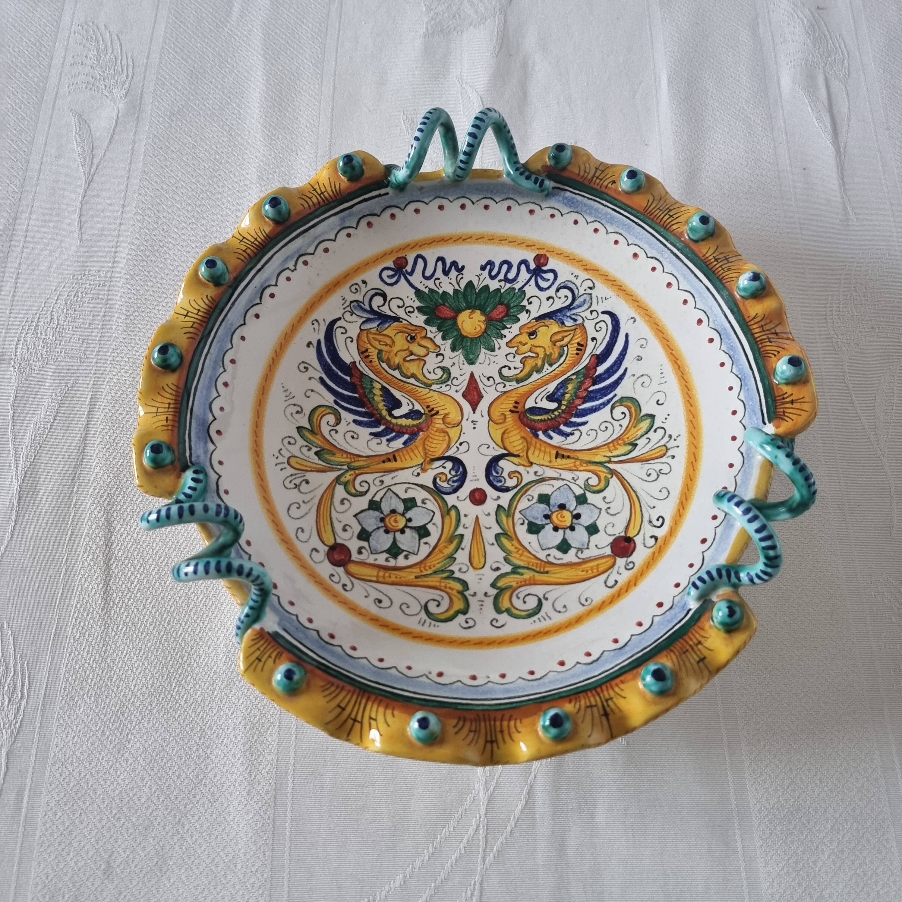 Beautiful Italian ceramic Deruta bowl or compote dish, made and pe