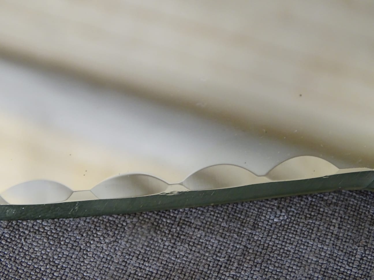 Bevelled mirror 58x109cm