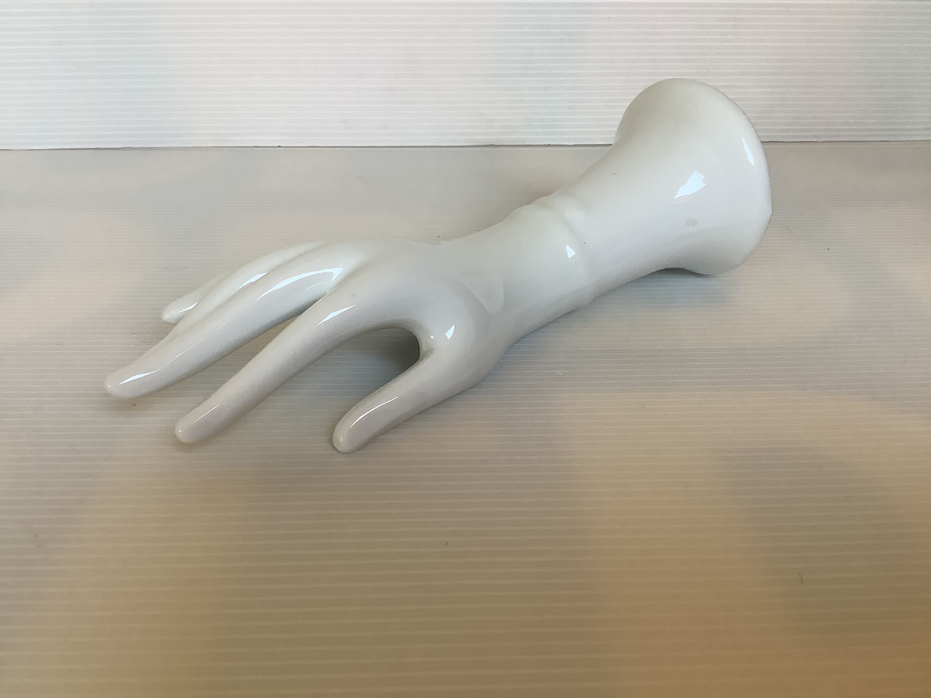 White hand vertical or horizontal soliflore ring