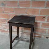 Ancien pupitre d'écolier en bois noirci