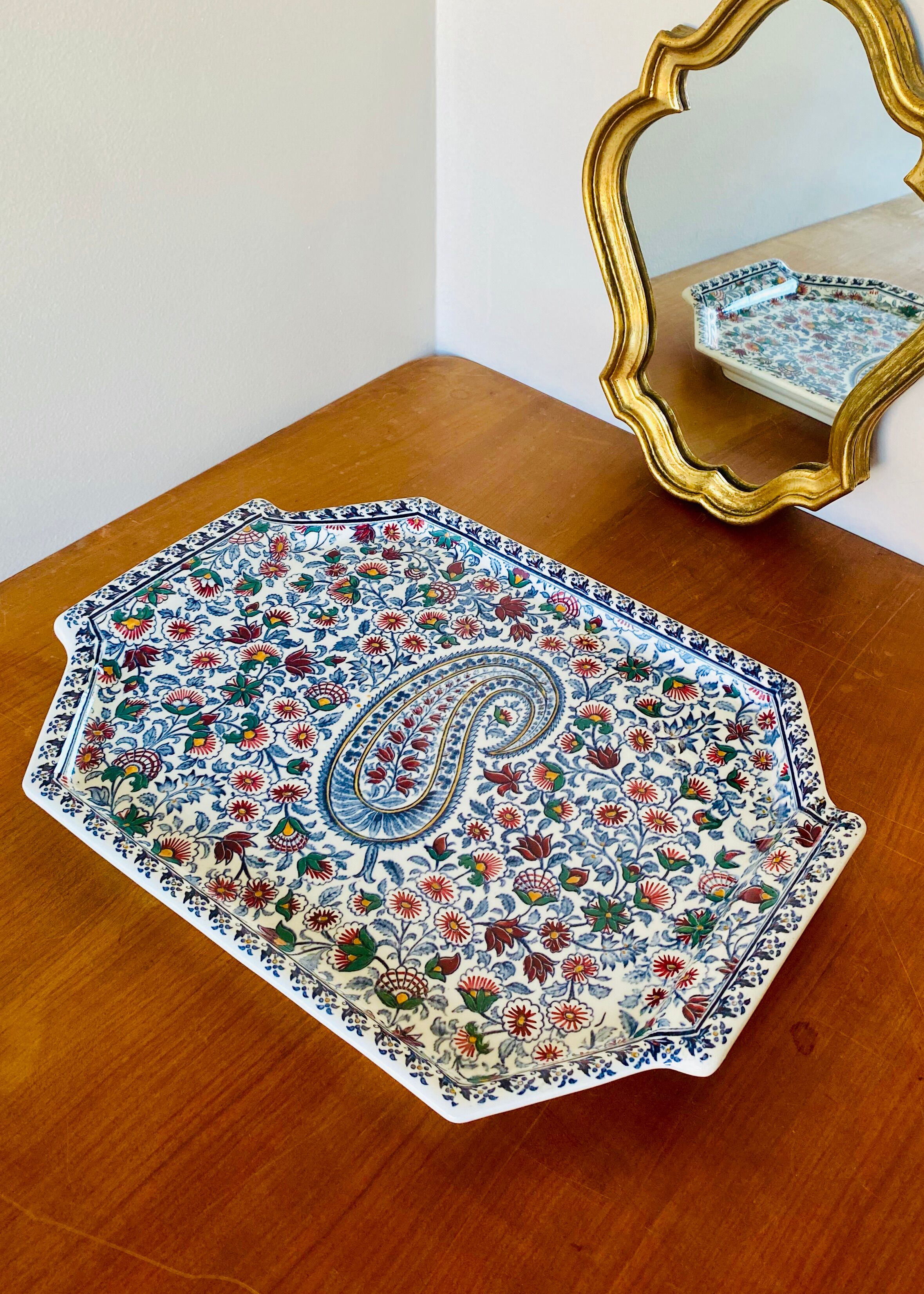 Grand plateau en faience de Gien décor Cachemire, 1960