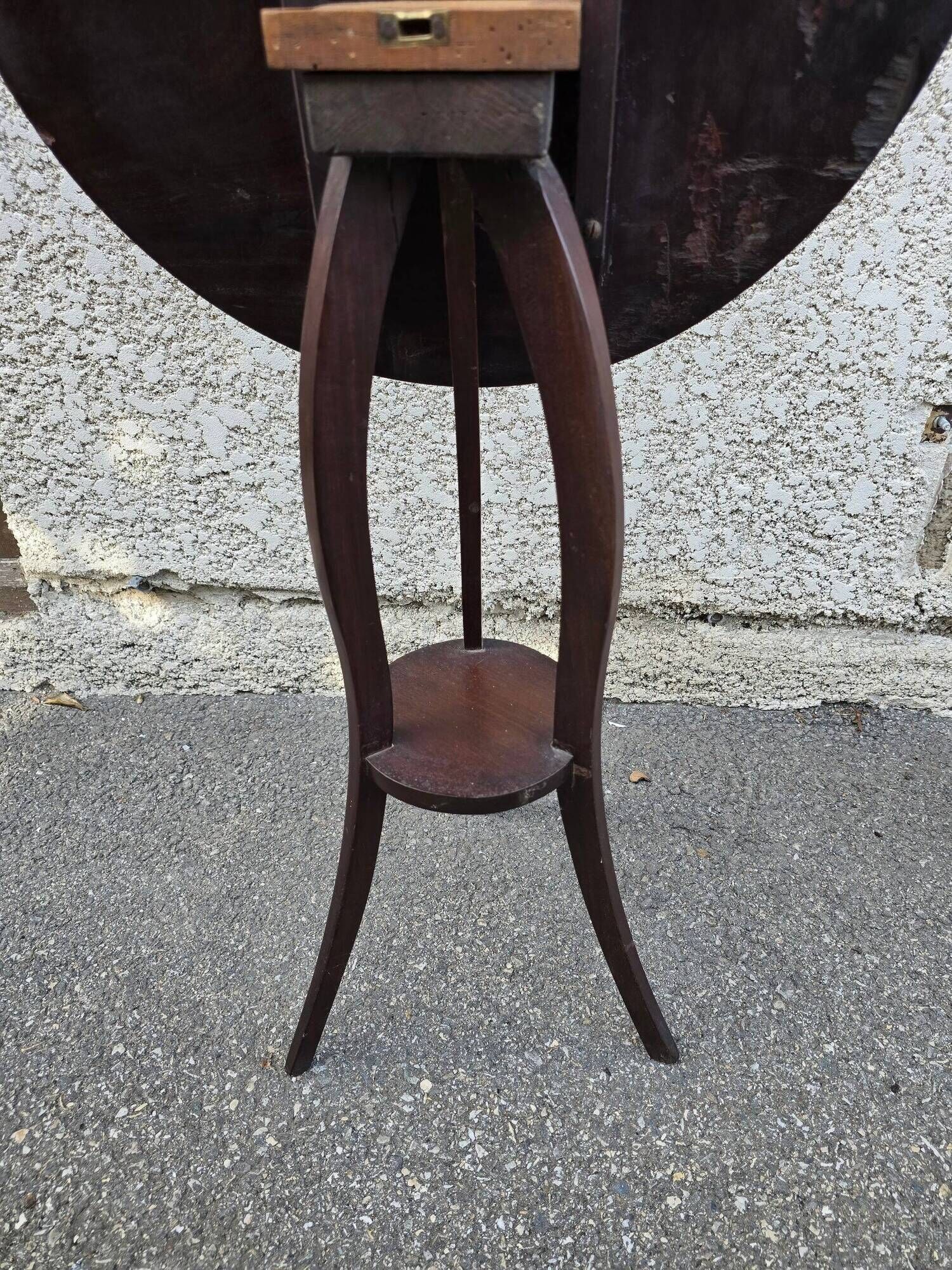 Tripod gueridon in mahogany with a tilting top – Directoire period / early 19th century