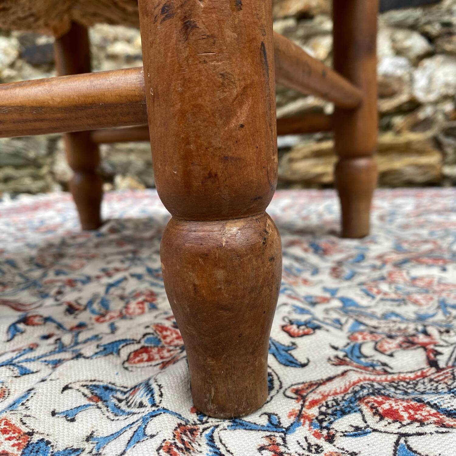 Low stool in wood and straw