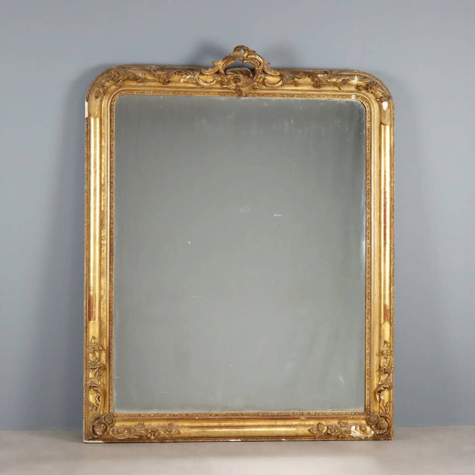 Miroir ancien en bois sculpté doré, France, XIXe siècle