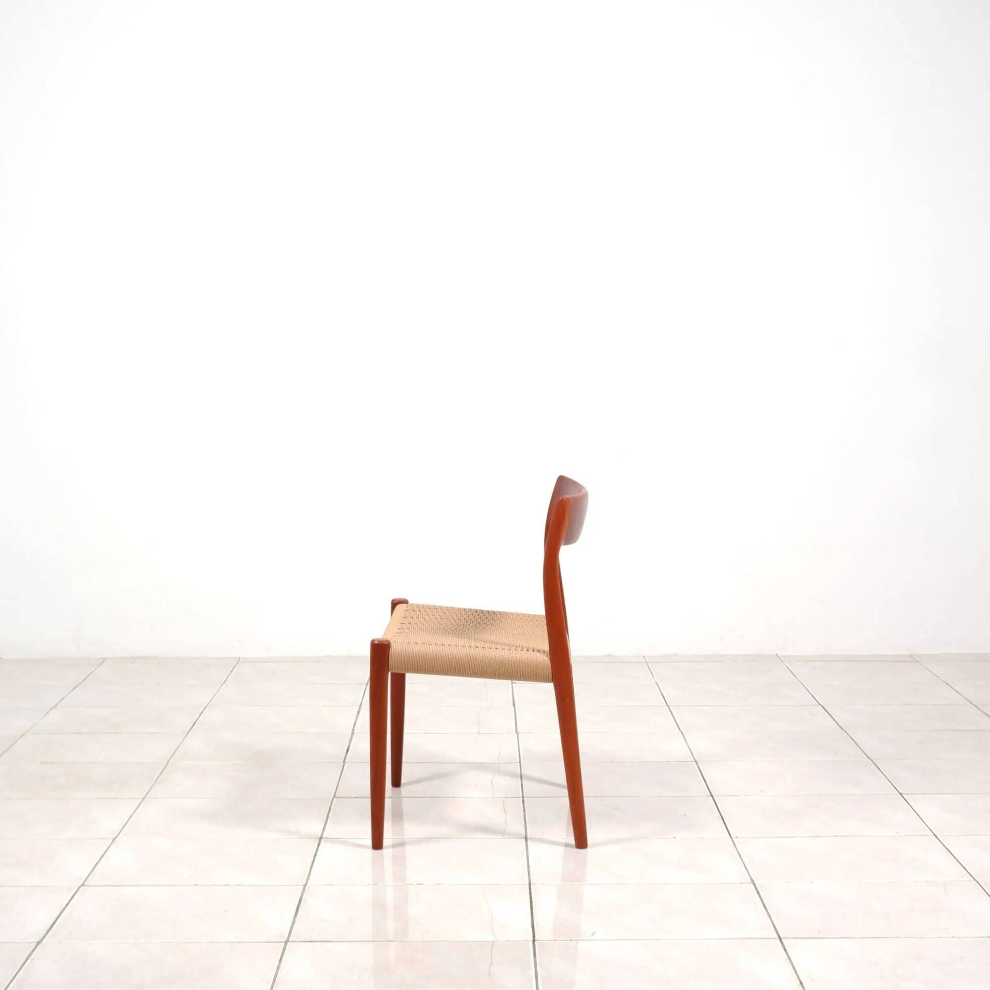 Ensemble de 2 chaises de salle à manger en teck « Modèle 77 » de Niels Moller, avec cordon de papier