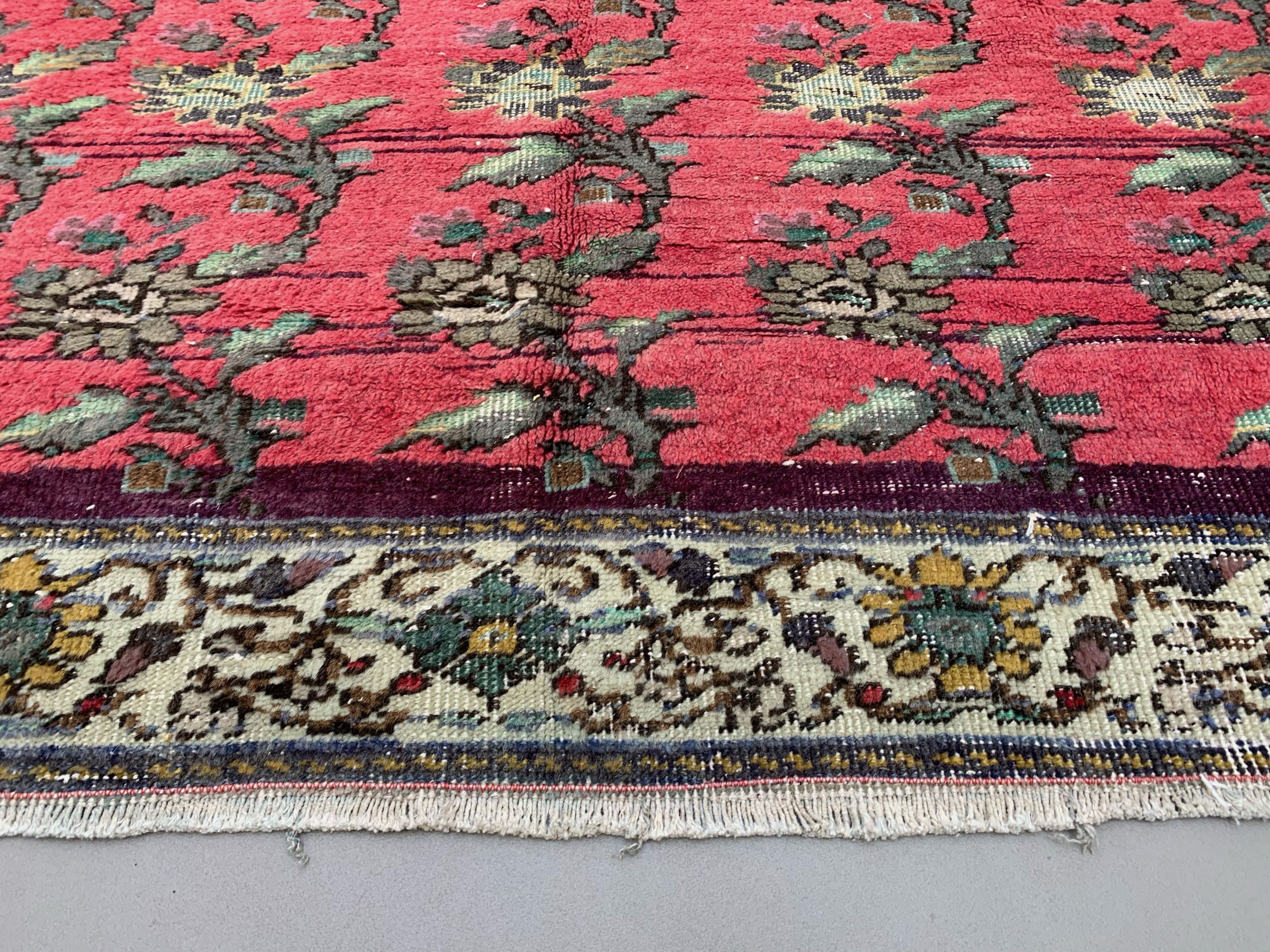 Vintage turkish rug 270x141 cm carpet