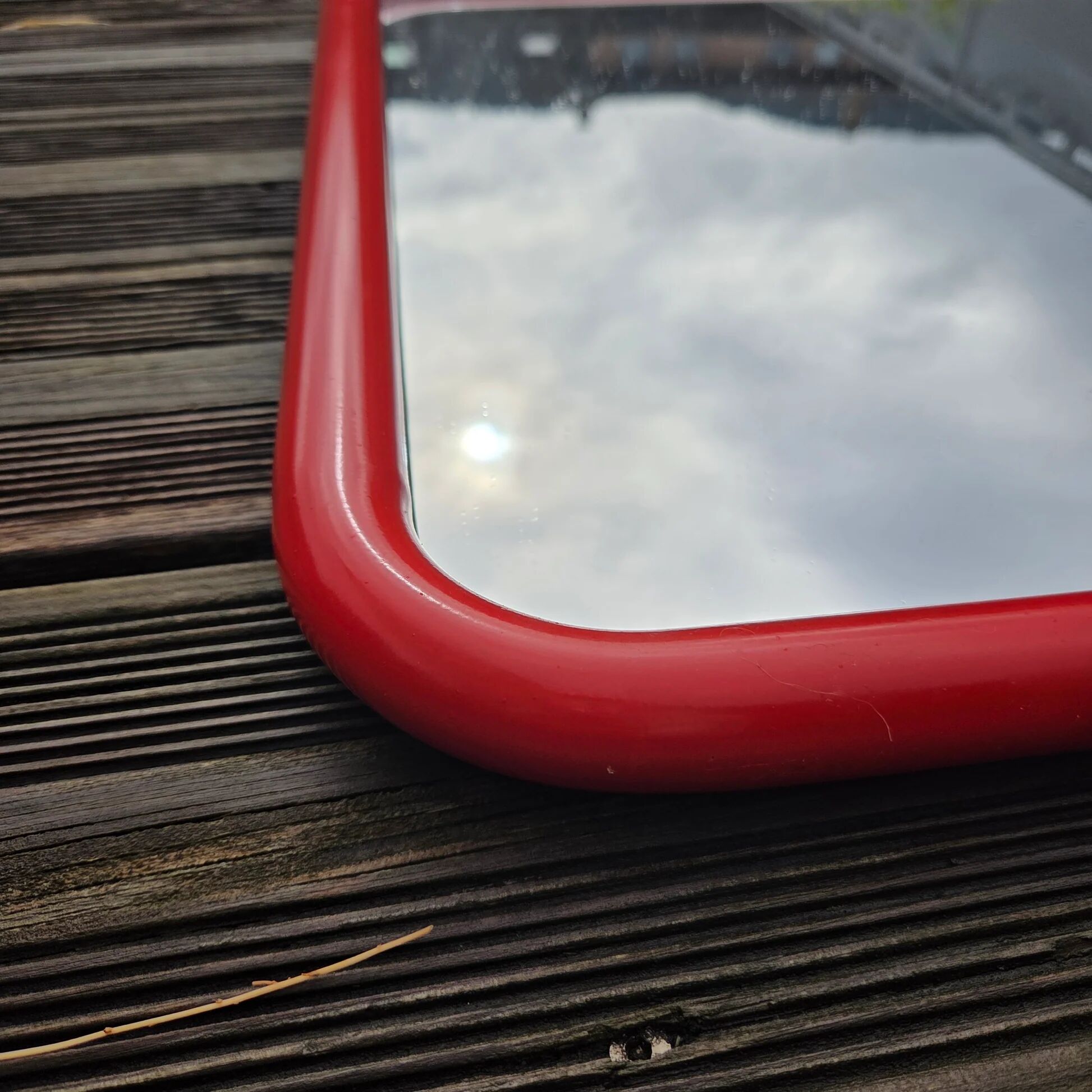 Vintage square mirror in red lacquered metal 60x60.