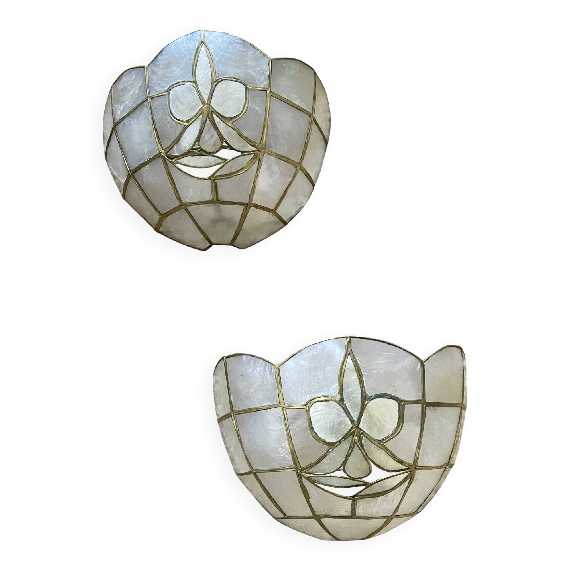 Paire d’appliques vintage en nacre et laiton doré