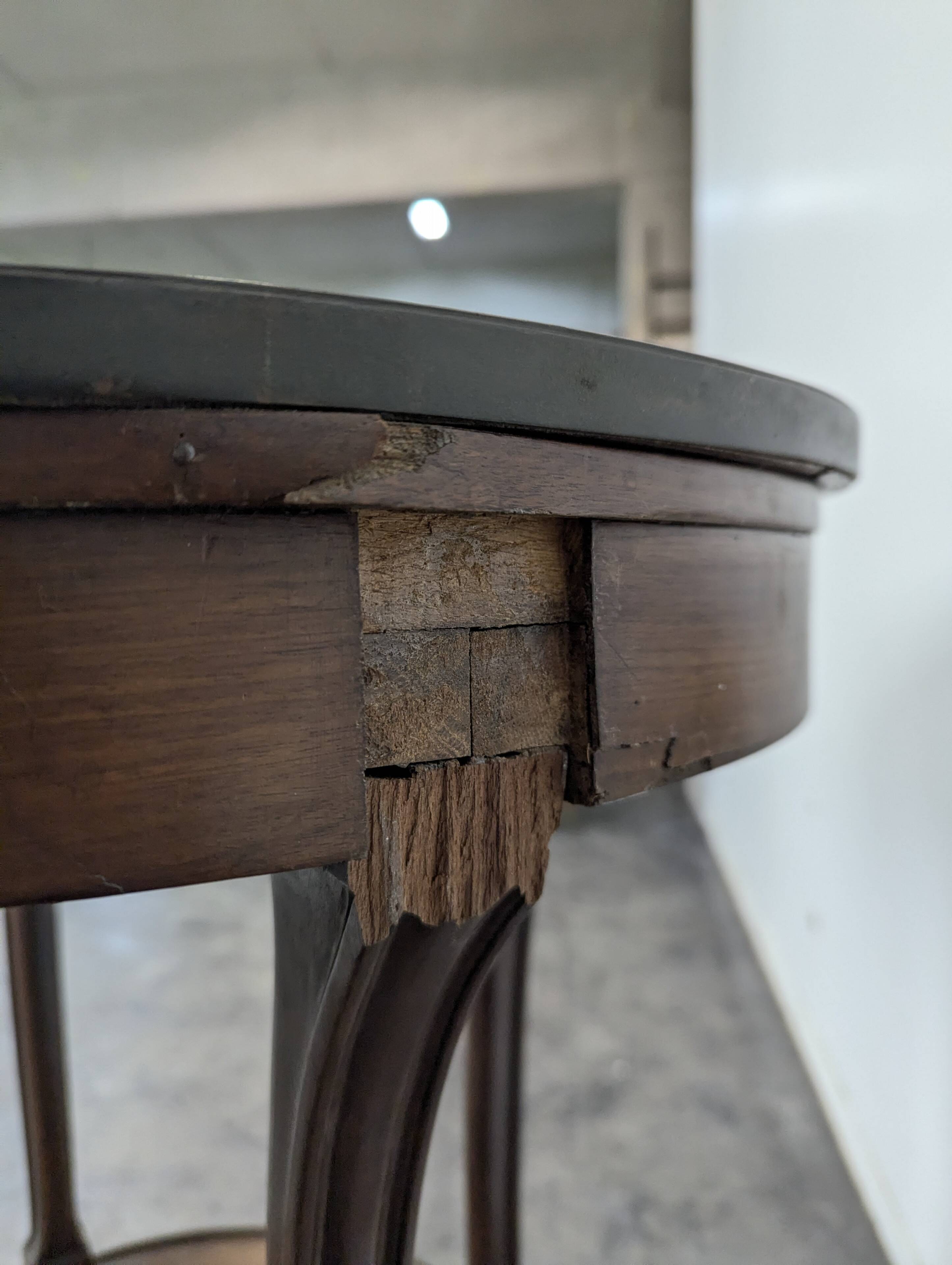 Table bouillotte ou guéridon en acajou de style Louis XVI