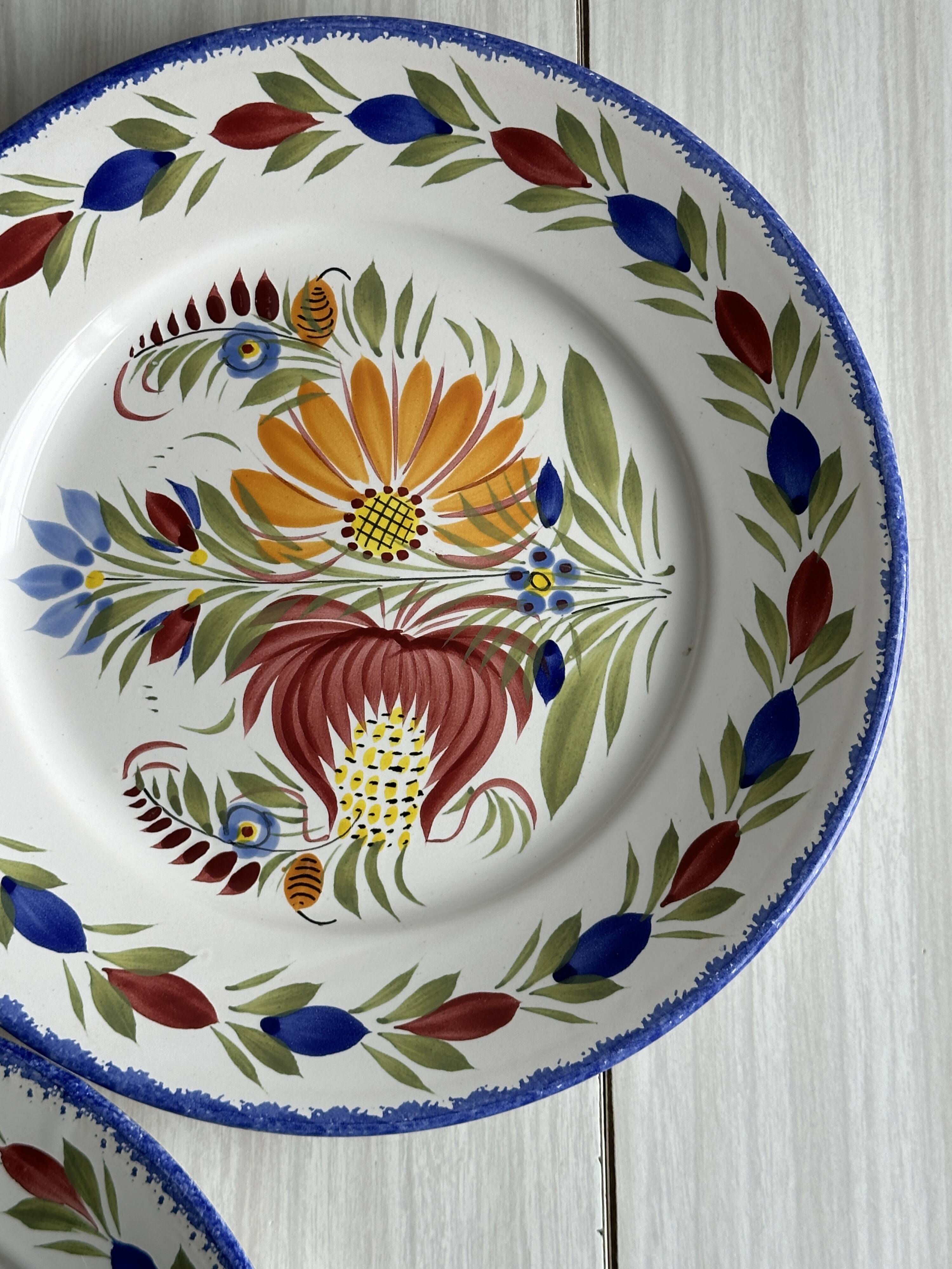 2 decorative plates in Quimper earthenware, signed HB Henriot.