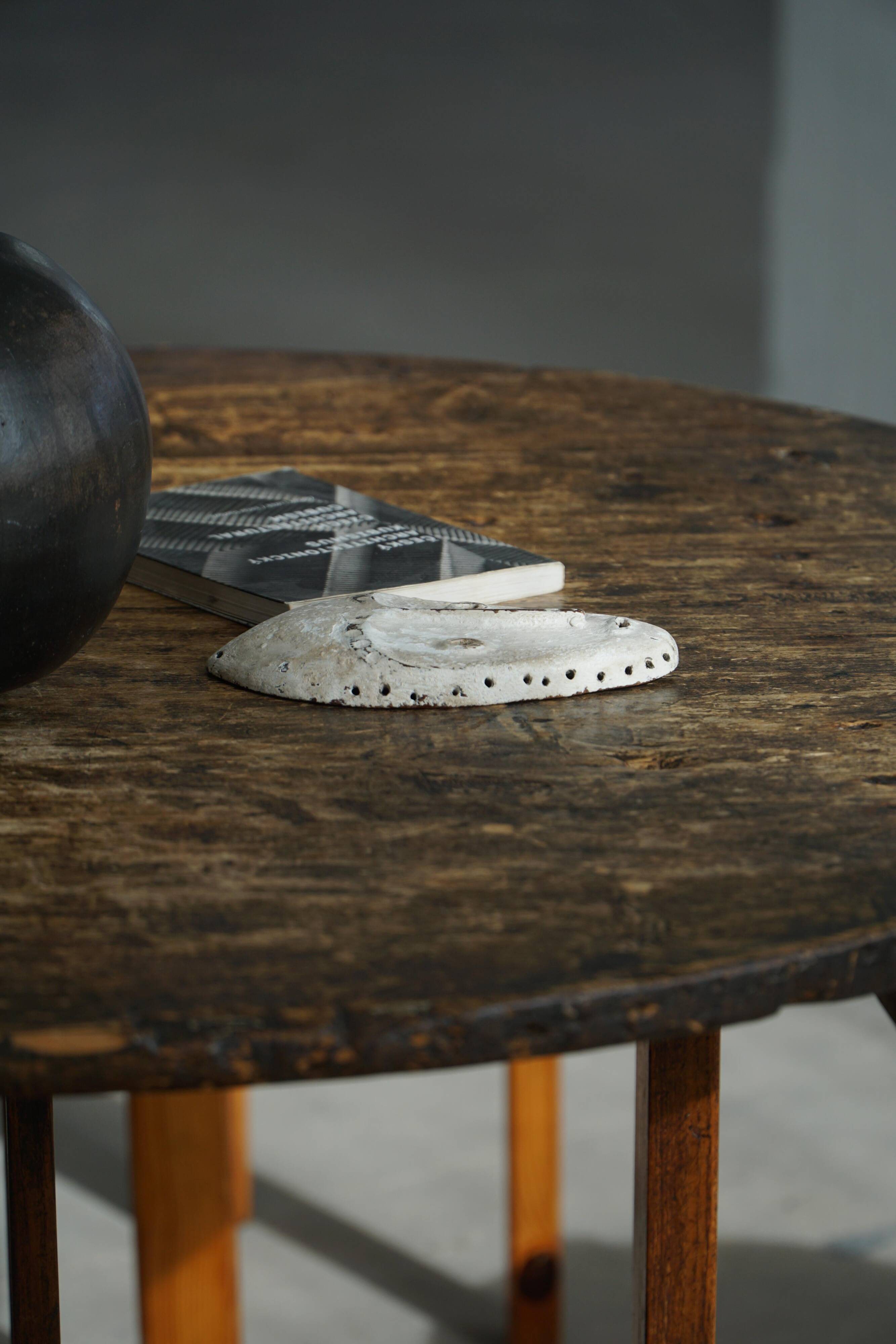 Round table with a tilting top from a 19th-century provincial French winemaker in oak.