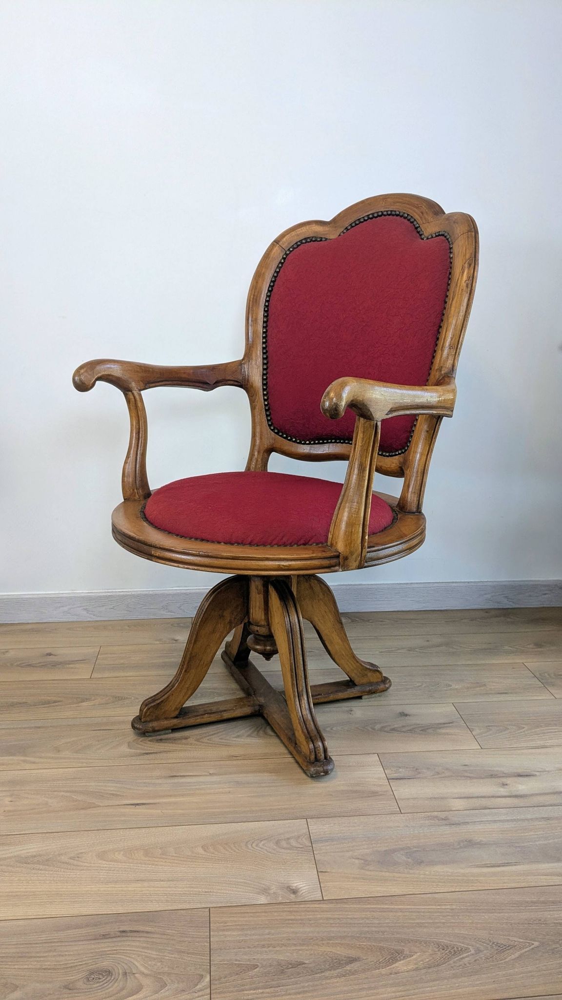 Vintage captain's chair in wood and garnet fabric — a seat with character