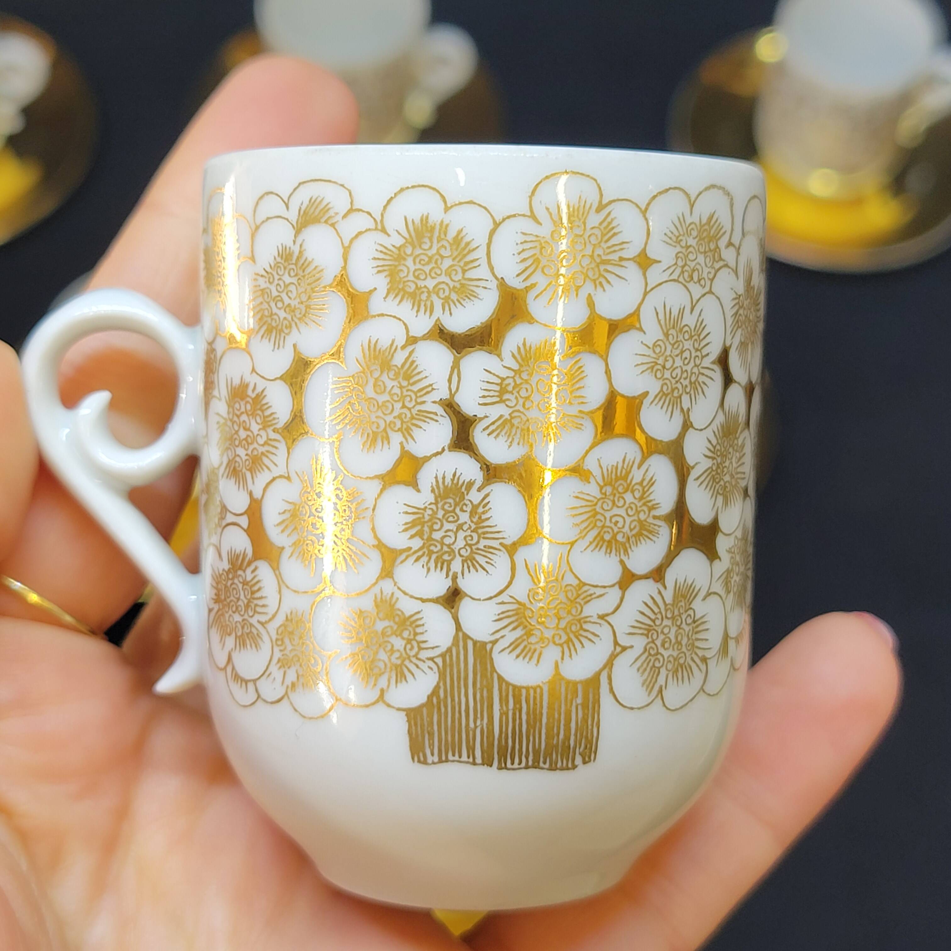 9 tasses à café et soucoupes Mira par Esteri Tomula pour Arabia Finland