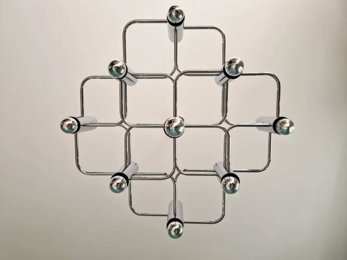Large geometric chandelier in chrome metal, design by G. Sciolari, 1970.