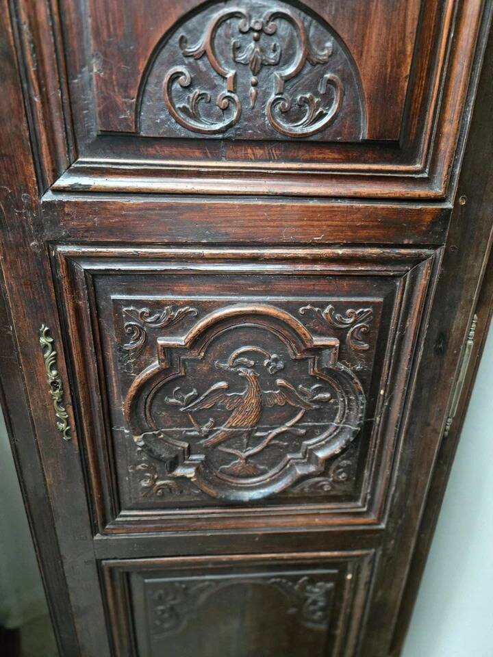 Louis XV period Lyonnaise bonnetière in solid walnut,