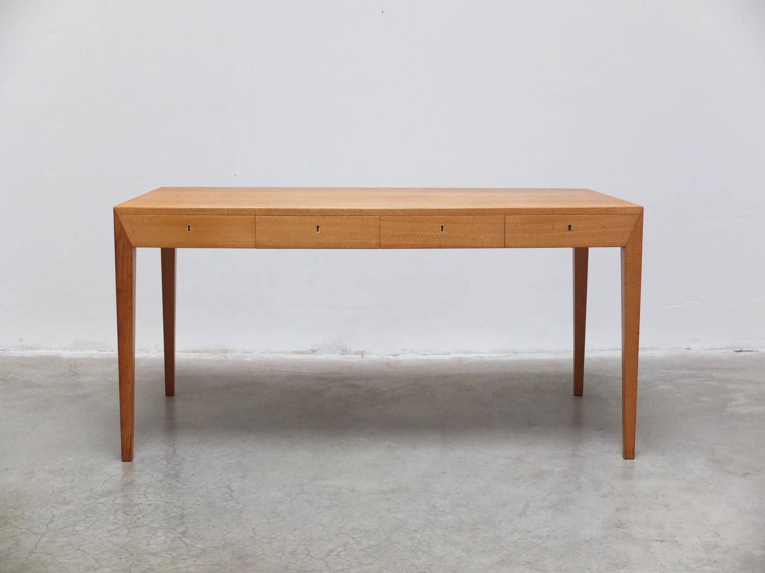 Freestanding 'Model 36' desk in oak by Severin Hansen for Haslev, 1958