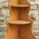 Etagère d'angle à poser en bois massif