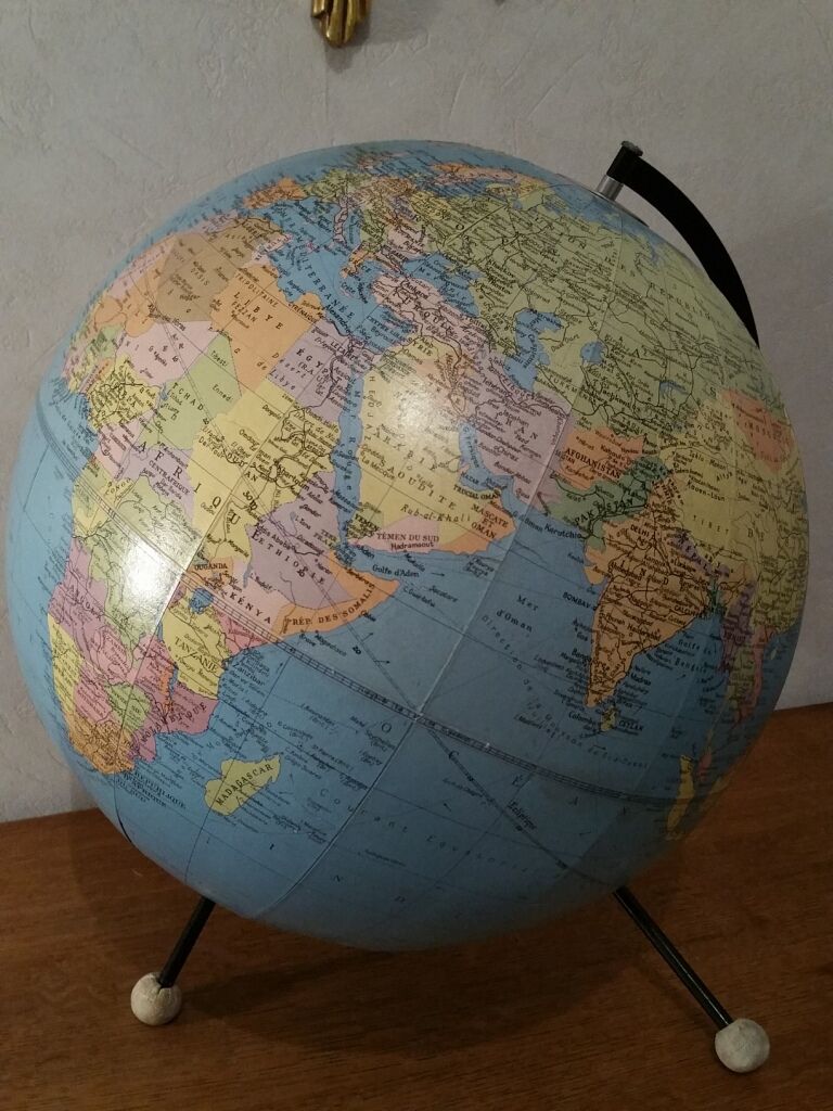 Terrestrial globe